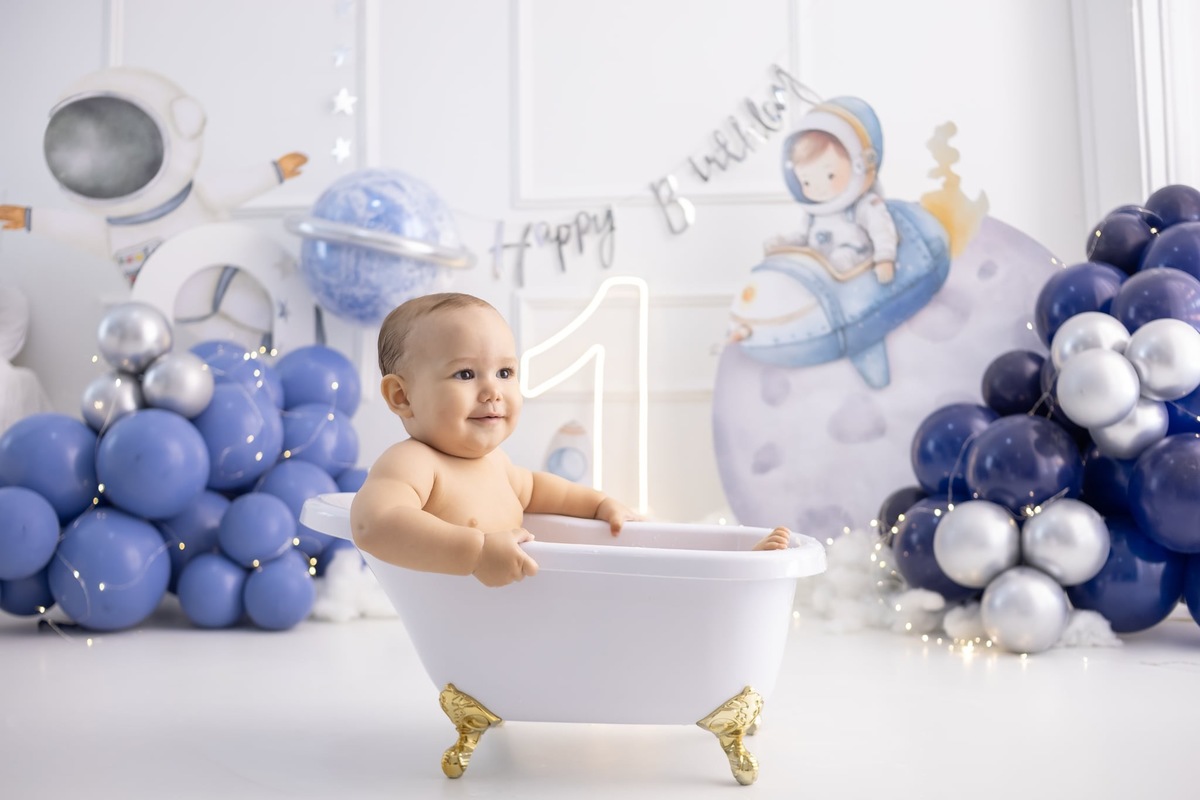 Ensaio de smash the cake em estúdio. Fotografo em Londrina especializado em ensaios de bebes, família e crianças. Momento registrado pela fotografa Giscellayne.