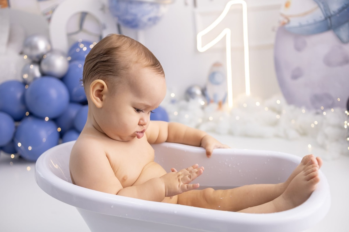 Ensaio de smash the cake em estúdio. Fotografo em Londrina especializado em ensaios de bebes, família e crianças. Momento registrado pela fotografa Giscellayne.