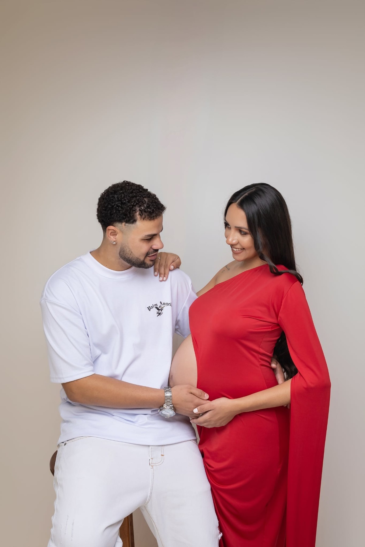 Ensaio de gestante em estúdio. Fotografo em Londrina especializado em ensaios de bebes, família e crianças. Momento registrado pela fotografa Giscellayne.