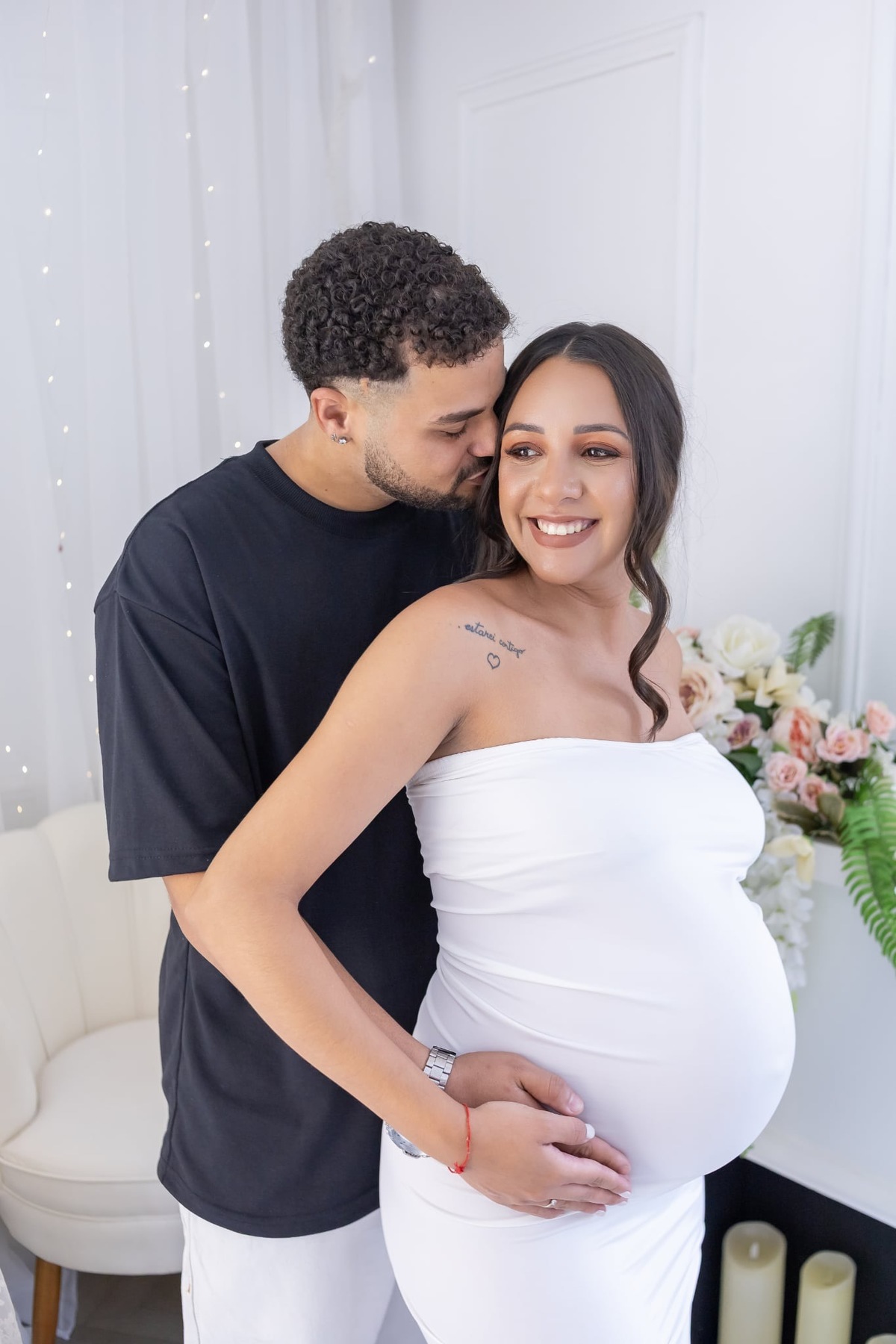 Ensaio de gestante em estúdio. Fotografo em Londrina especializado em ensaios de bebes, família e crianças. Momento registrado pela fotografa Giscellayne.