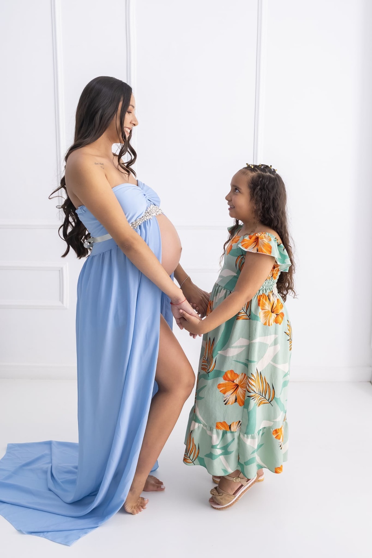 Ensaio de gestante em estúdio. Fotografo em Londrina especializado em ensaios de bebes, família e crianças. Momento registrado pela fotografa Giscellayne.