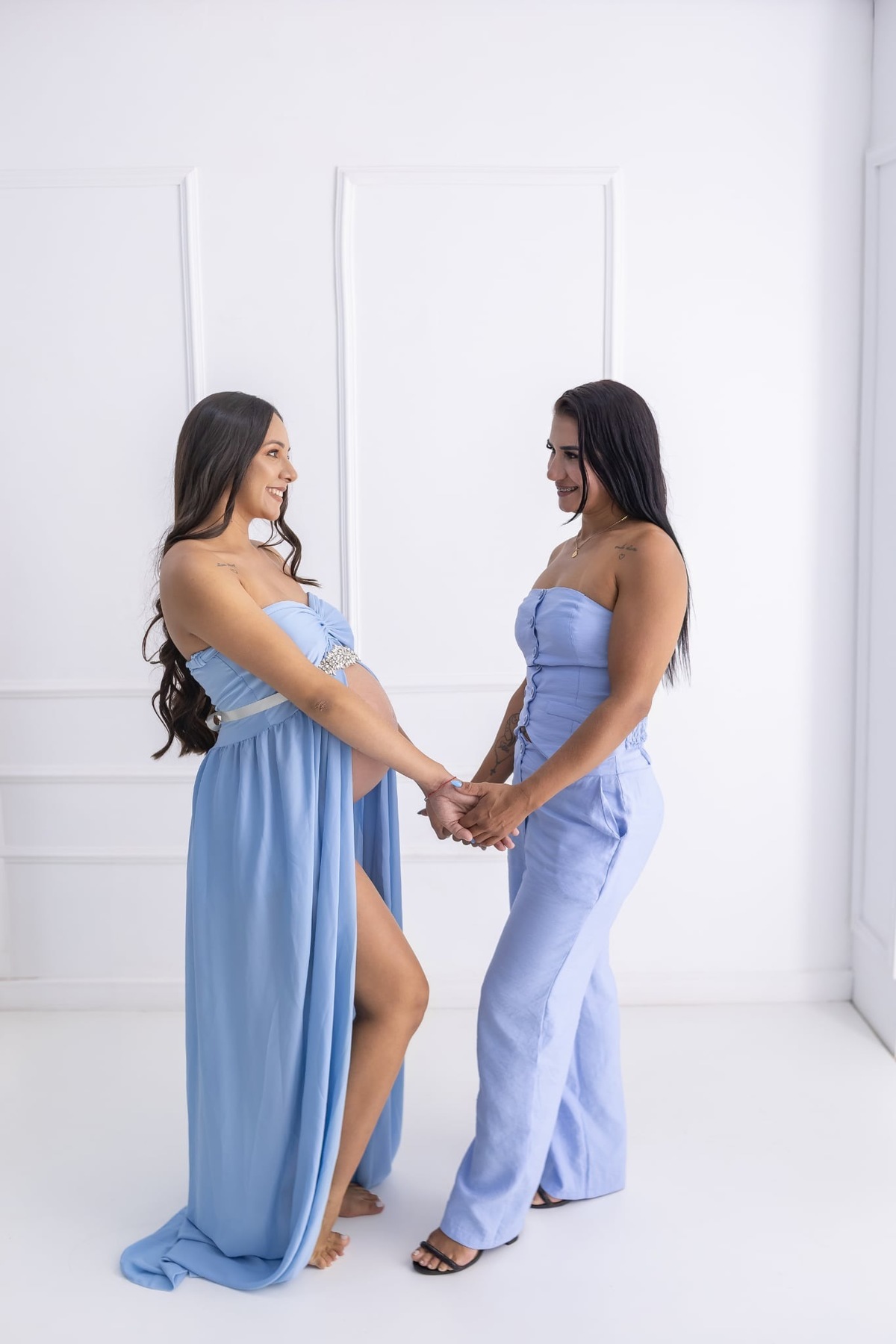 Ensaio de gestante em estúdio. Fotografo em Londrina especializado em ensaios de bebes, família e crianças. Momento registrado pela fotografa Giscellayne.