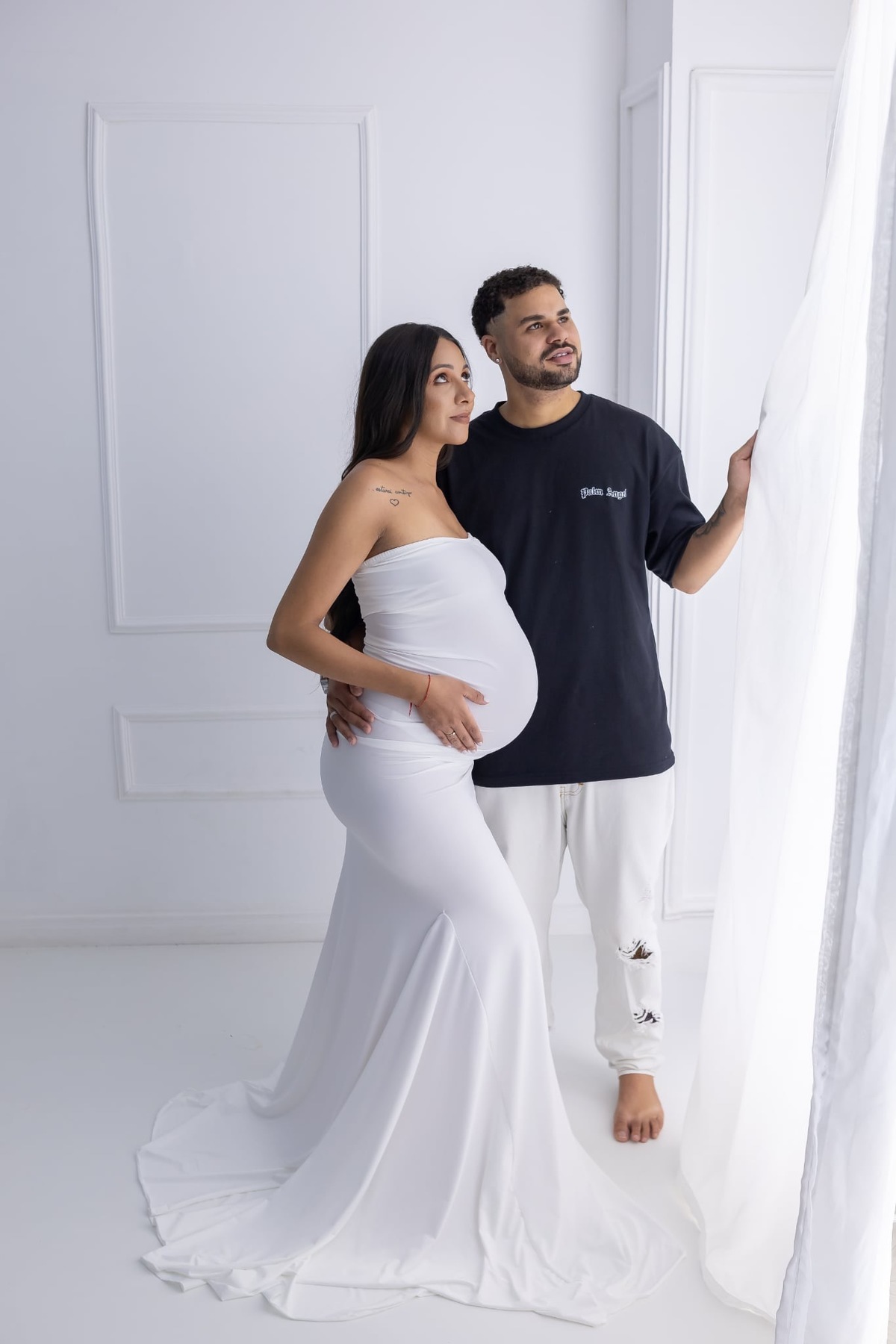 Ensaio de gestante em estúdio. Fotografo em Londrina especializado em ensaios de bebes, família e crianças. Momento registrado pela fotografa Giscellayne.