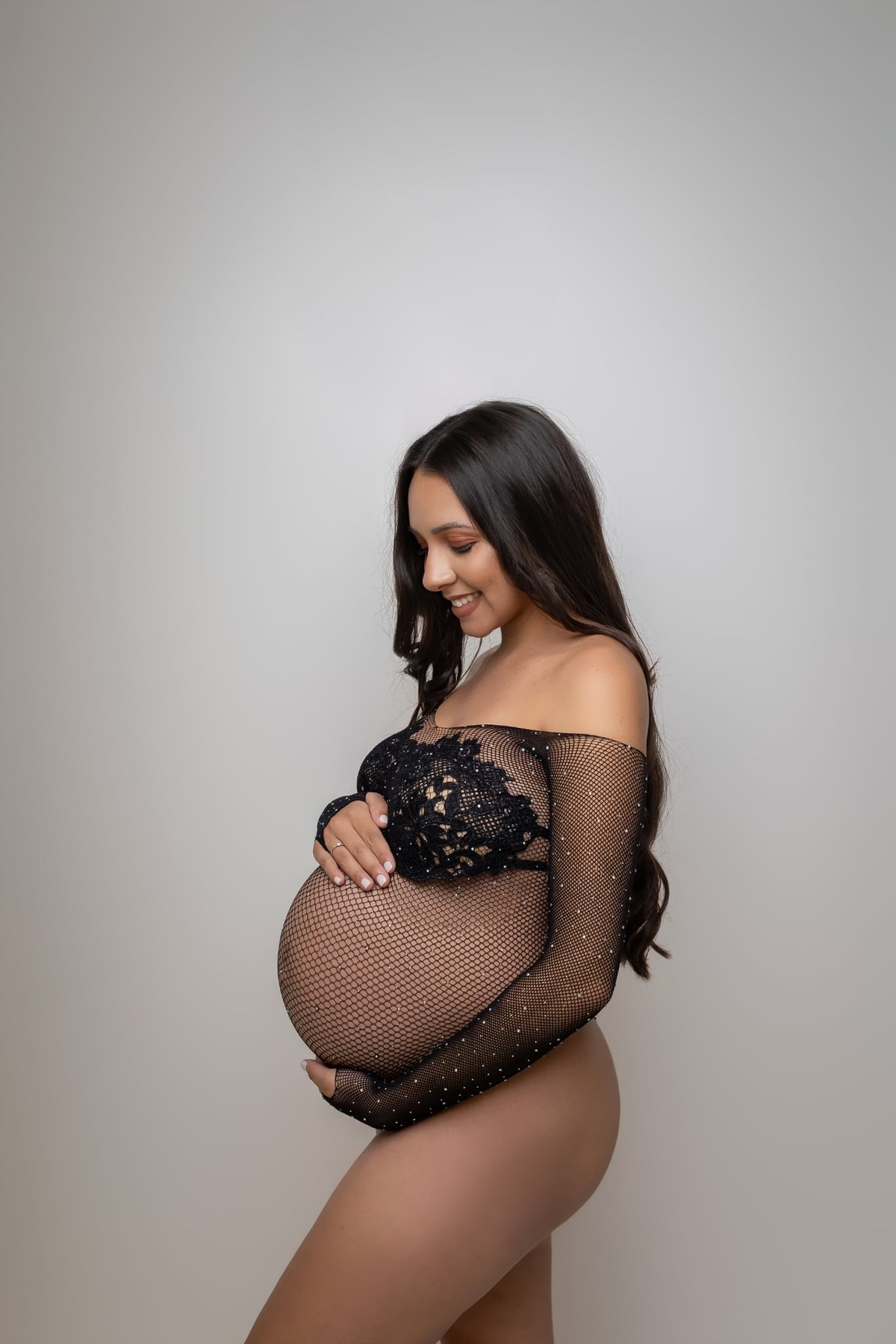 Ensaio de gestante em estúdio. Fotografo em Londrina especializado em ensaios de bebes, família e crianças. Momento registrado pela fotografa Giscellayne.