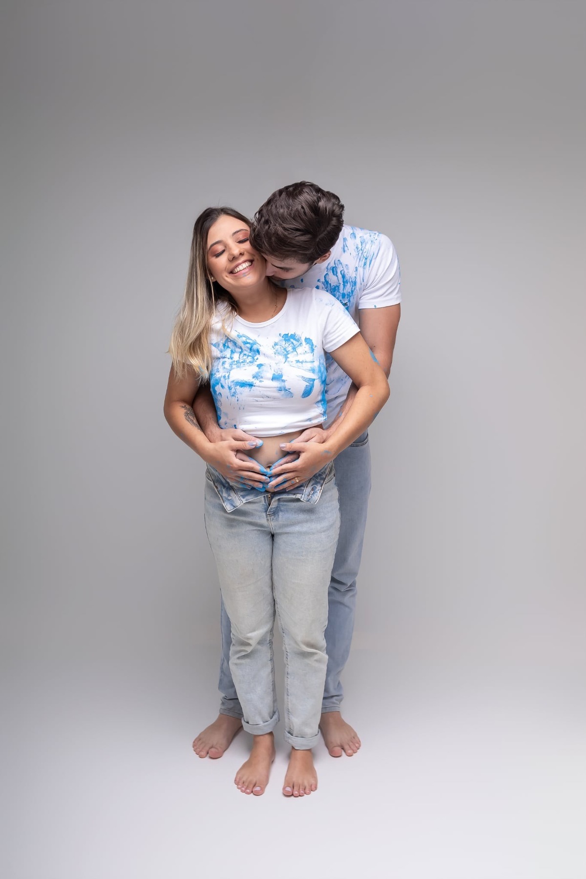 Ensaio de revelação do sexo do bebê  em estúdio. Fotografo em Londrina especializado em ensaios de bebes, família e crianças. Momento registrado pela fotografa Giscellayne.