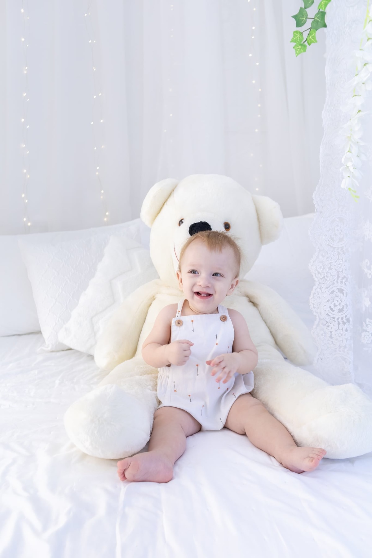 Ensaio smash the cake em estúdio. Fotografo em Londrina especializado em ensaios de bebes, família e crianças. Momento registrado pela fotografa Giscellayne.