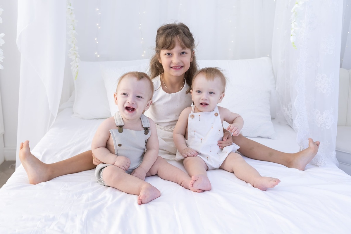 Ensaio smash the cake em estúdio. Fotografo em Londrina especializado em ensaios de bebes, família e crianças. Momento registrado pela fotografa Giscellayne.