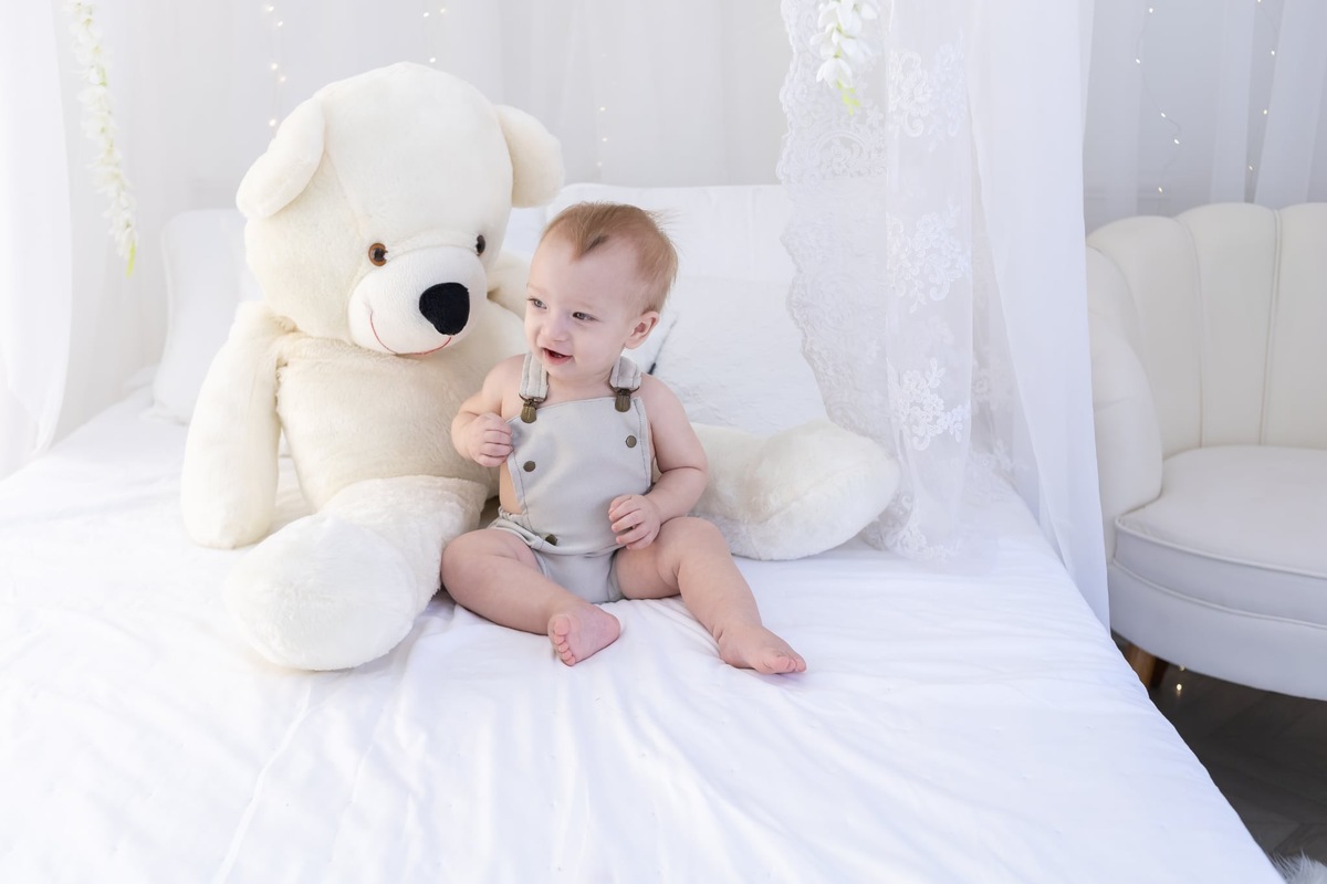 Ensaio smash the cake em estúdio. Fotografo em Londrina especializado em ensaios de bebes, família e crianças. Momento registrado pela fotografa Giscellayne.