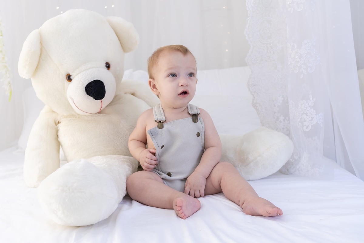 Ensaio smash the cake em estúdio. Fotografo em Londrina especializado em ensaios de bebes, família e crianças. Momento registrado pela fotografa Giscellayne.