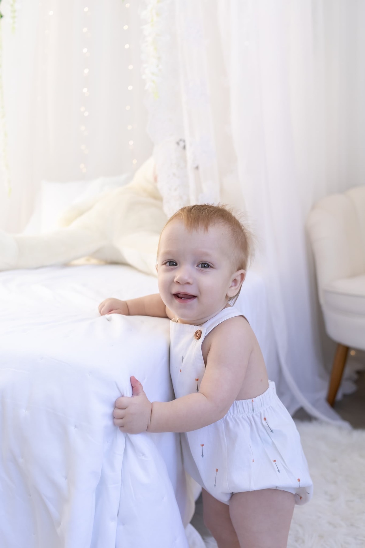 Ensaio smash the cake em estúdio. Fotografo em Londrina especializado em ensaios de bebes, família e crianças. Momento registrado pela fotografa Giscellayne.