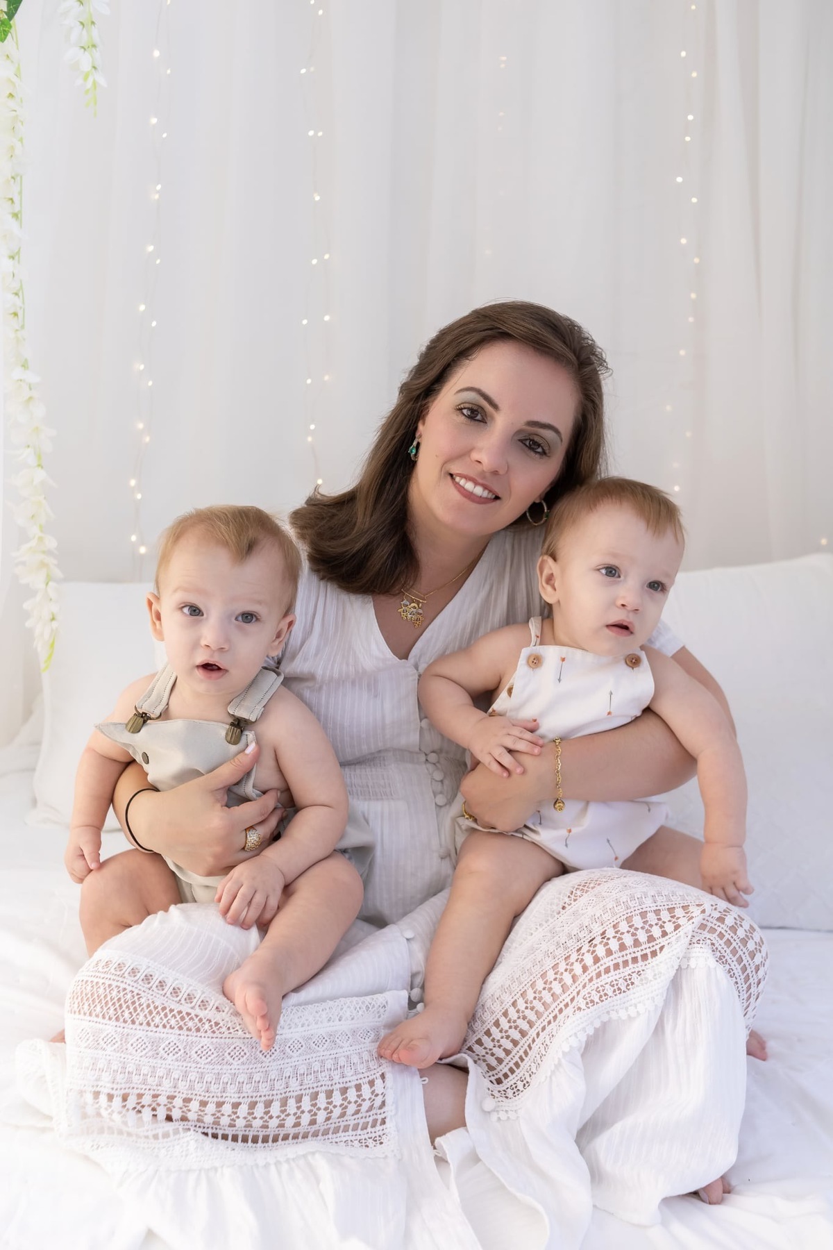 Ensaio smash the cake em estúdio. Fotografo em Londrina especializado em ensaios de bebes, família e crianças. Momento registrado pela fotografa Giscellayne.