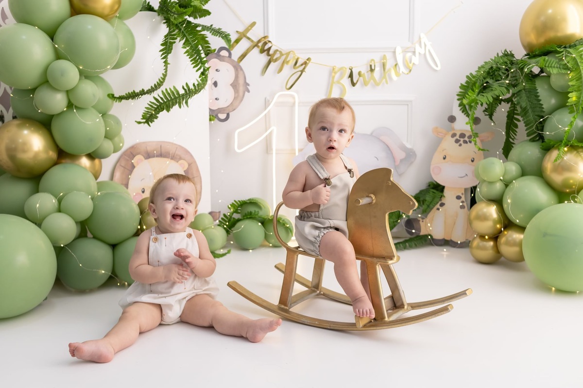 Ensaio smash the cake em estúdio. Fotografo em Londrina especializado em ensaios de bebes, família e crianças. Momento registrado pela fotografa Giscellayne.