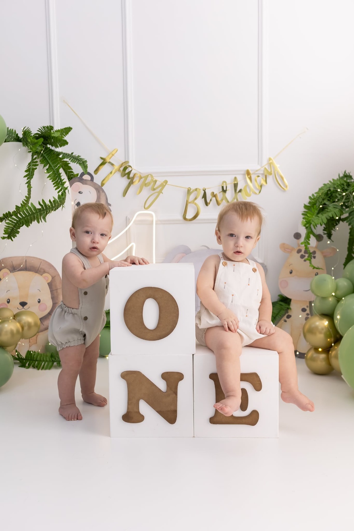 Ensaio smash the cake em estúdio. Fotografo em Londrina especializado em ensaios de bebes, família e crianças. Momento registrado pela fotografa Giscellayne.