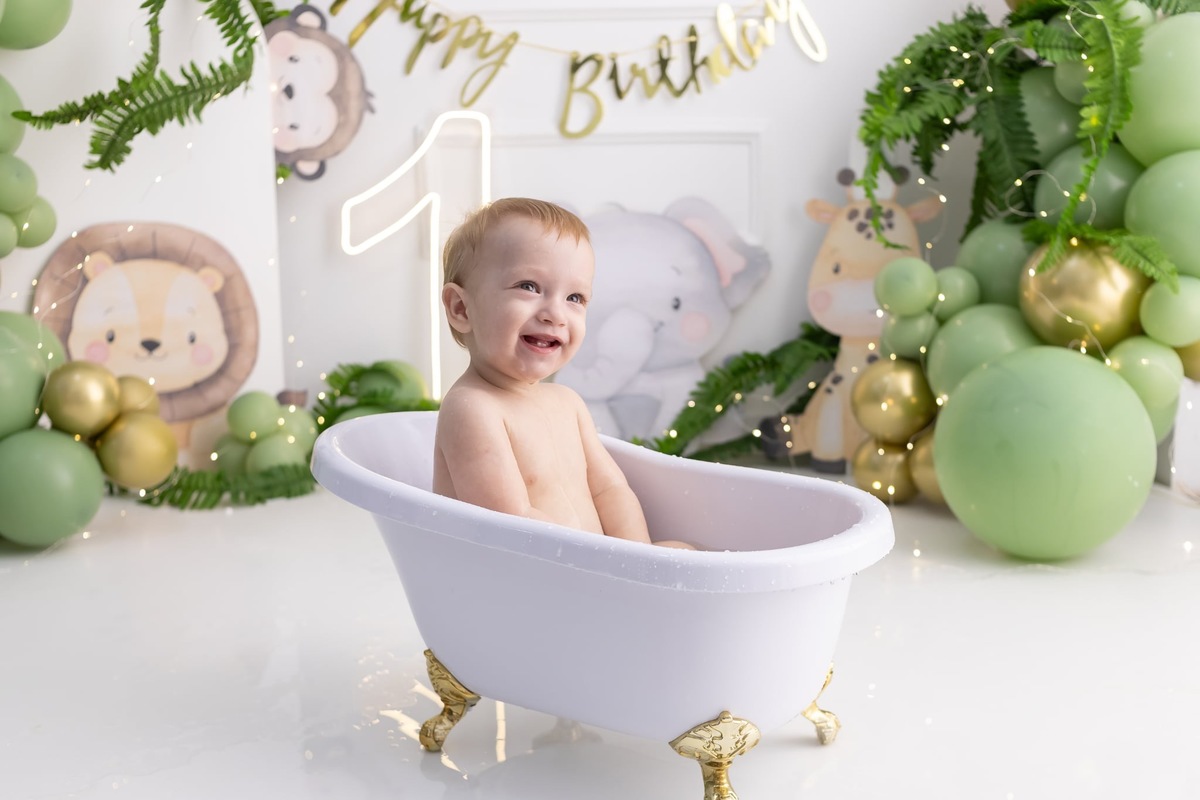 Ensaio smash the cake em estúdio. Fotografo em Londrina especializado em ensaios de bebes, família e crianças. Momento registrado pela fotografa Giscellayne.