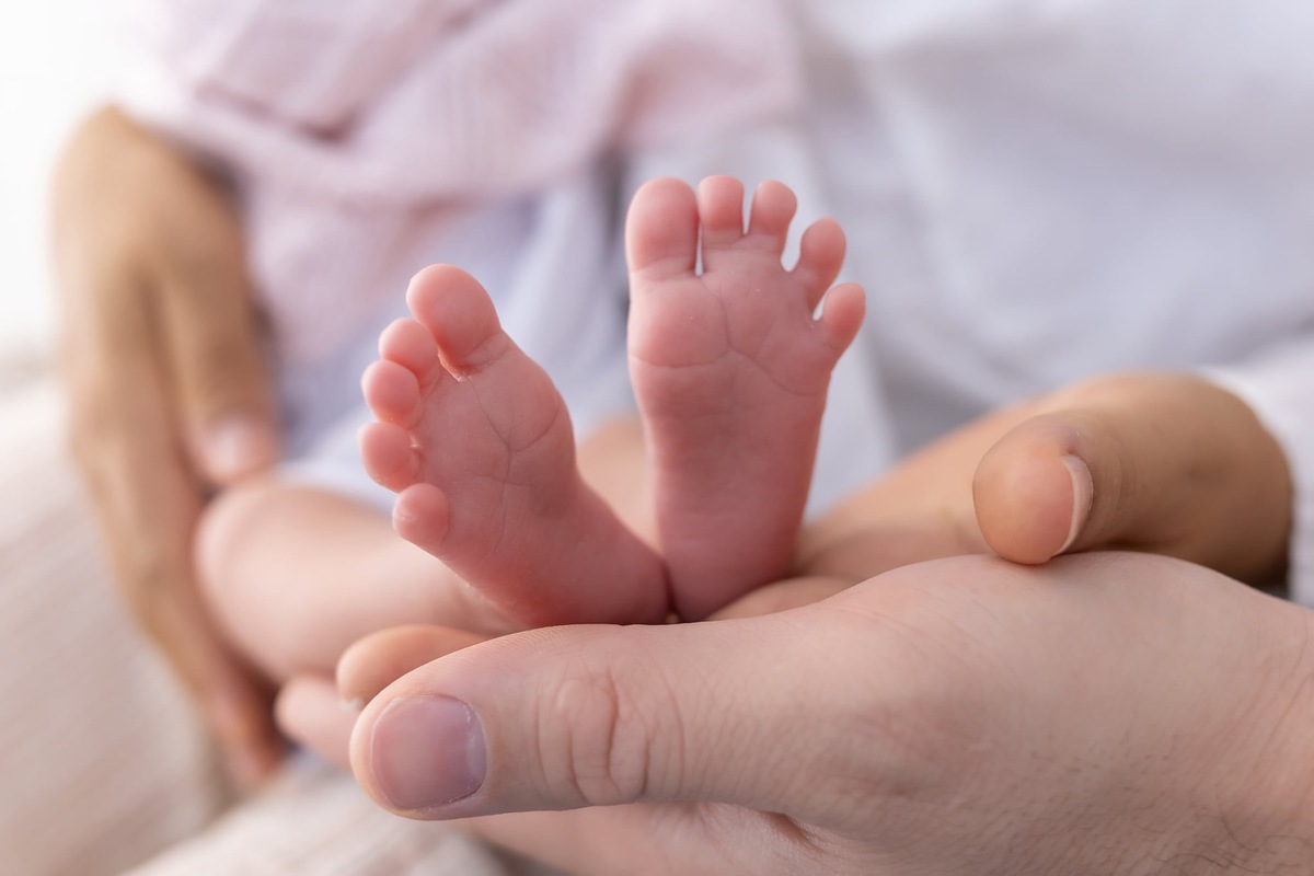 Ensaio de  Newborn em estúdio. Fotografo em Londrina especializado em ensaios de bebes, família e crianças. Momento registrado pela fotografa Giscellayne.