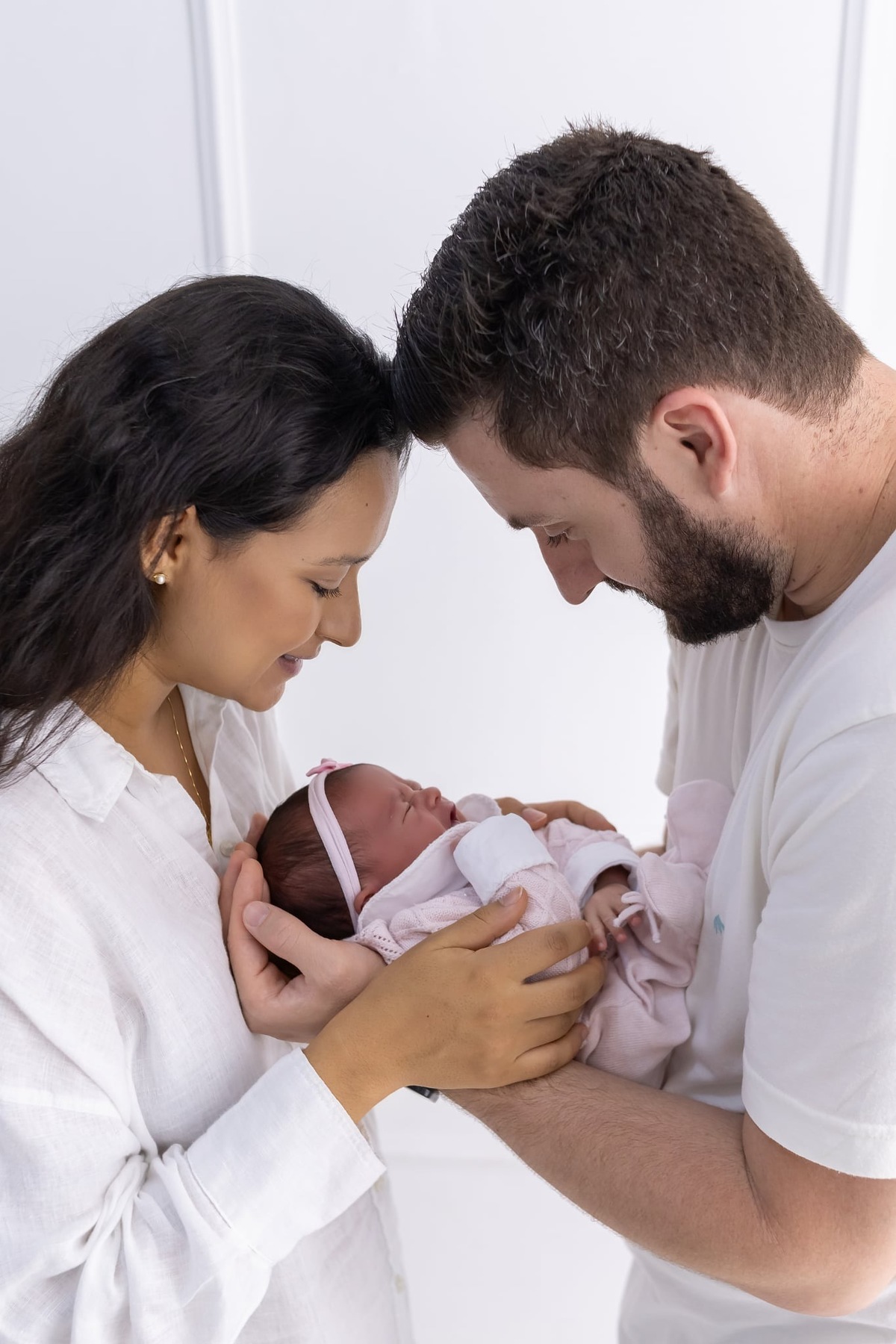 Ensaio de  Newborn em estúdio. Fotografo em Londrina especializado em ensaios de bebes, família e crianças. Momento registrado pela fotografa Giscellayne.