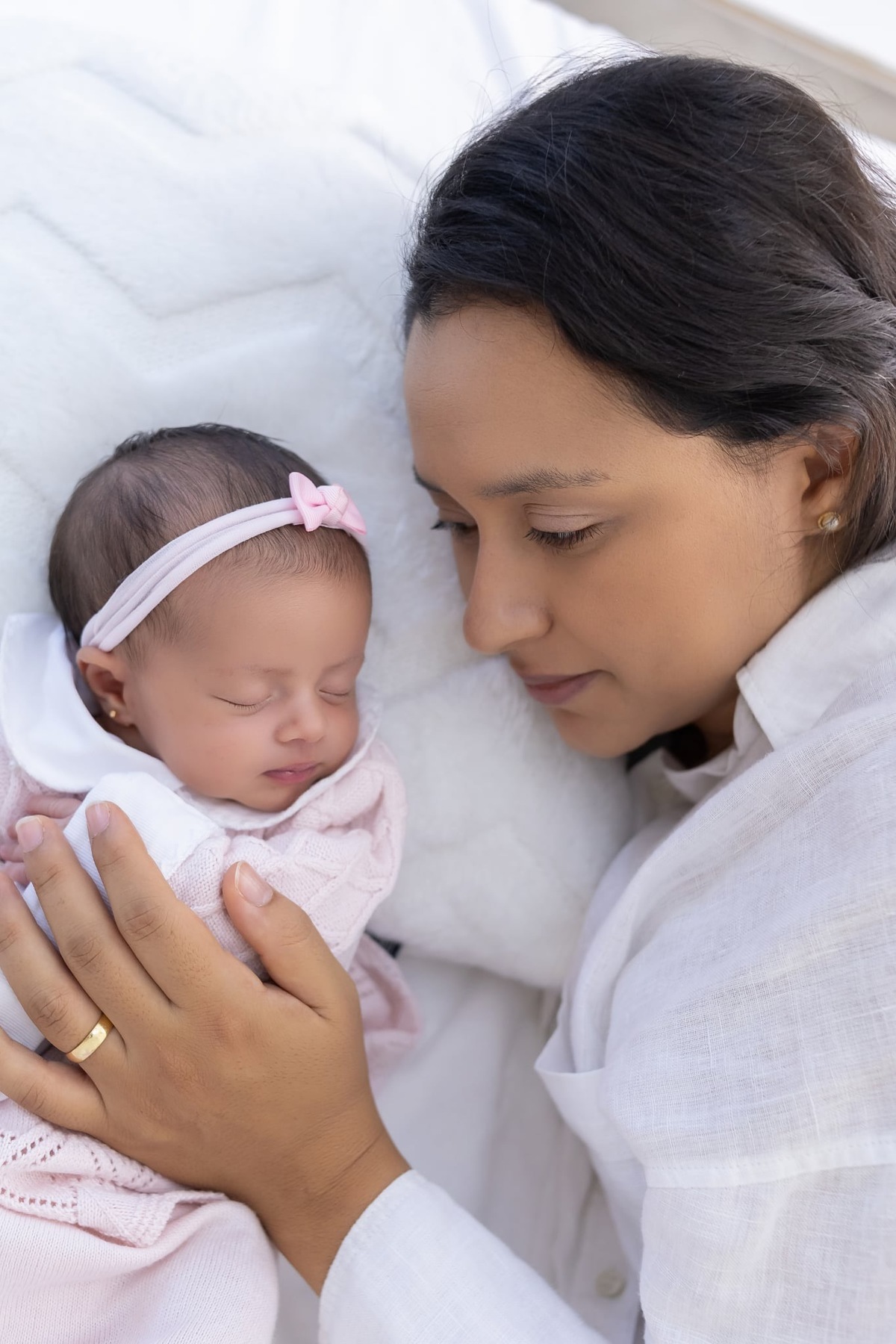 Ensaio de  Newborn em estúdio. Fotografo em Londrina especializado em ensaios de bebes, família e crianças. Momento registrado pela fotografa Giscellayne.