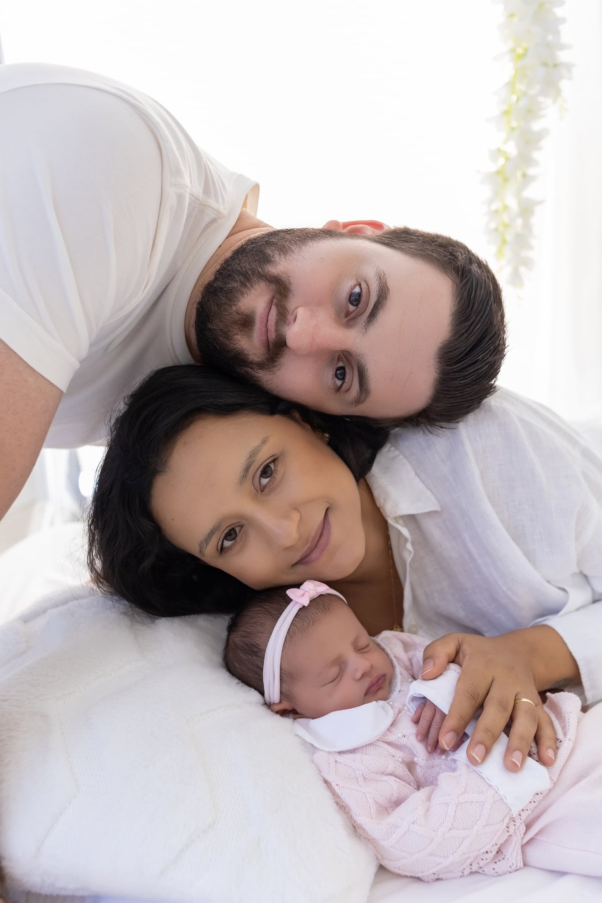 Ensaio de  Newborn em estúdio. Fotografo em Londrina especializado em ensaios de bebes, família e crianças. Momento registrado pela fotografa Giscellayne.