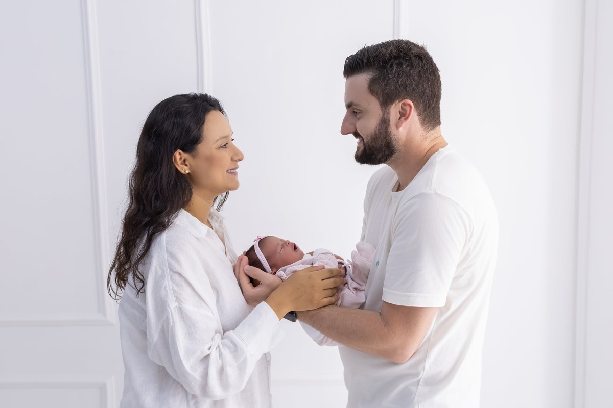 Ensaio de  Newborn em estúdio. Fotografo em Londrina especializado em ensaios de bebes, família e crianças. Momento registrado pela fotografa Giscellayne.