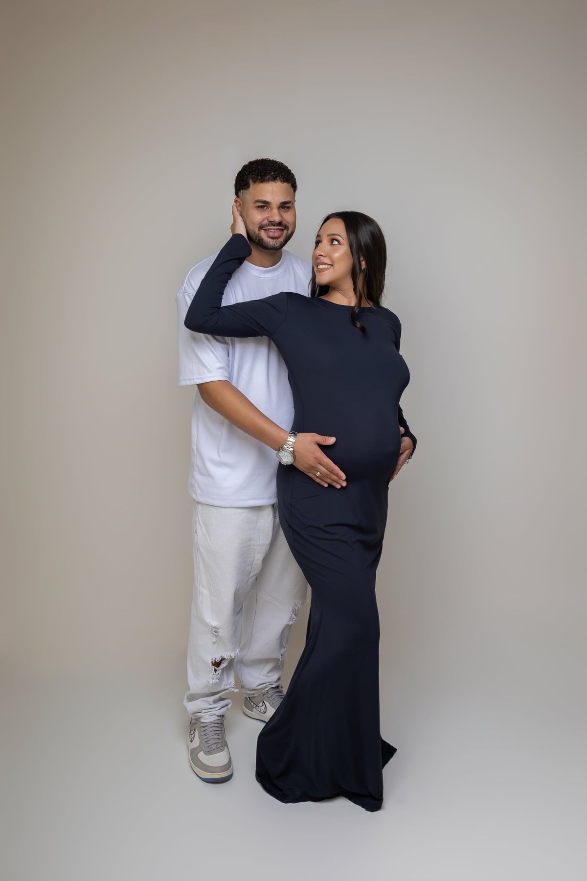 Ensaio de gestante em estúdio. Fotografo em Londrina especializado em ensaios de bebes, família e crianças. Momento registrado pela fotografa Giscellayne.