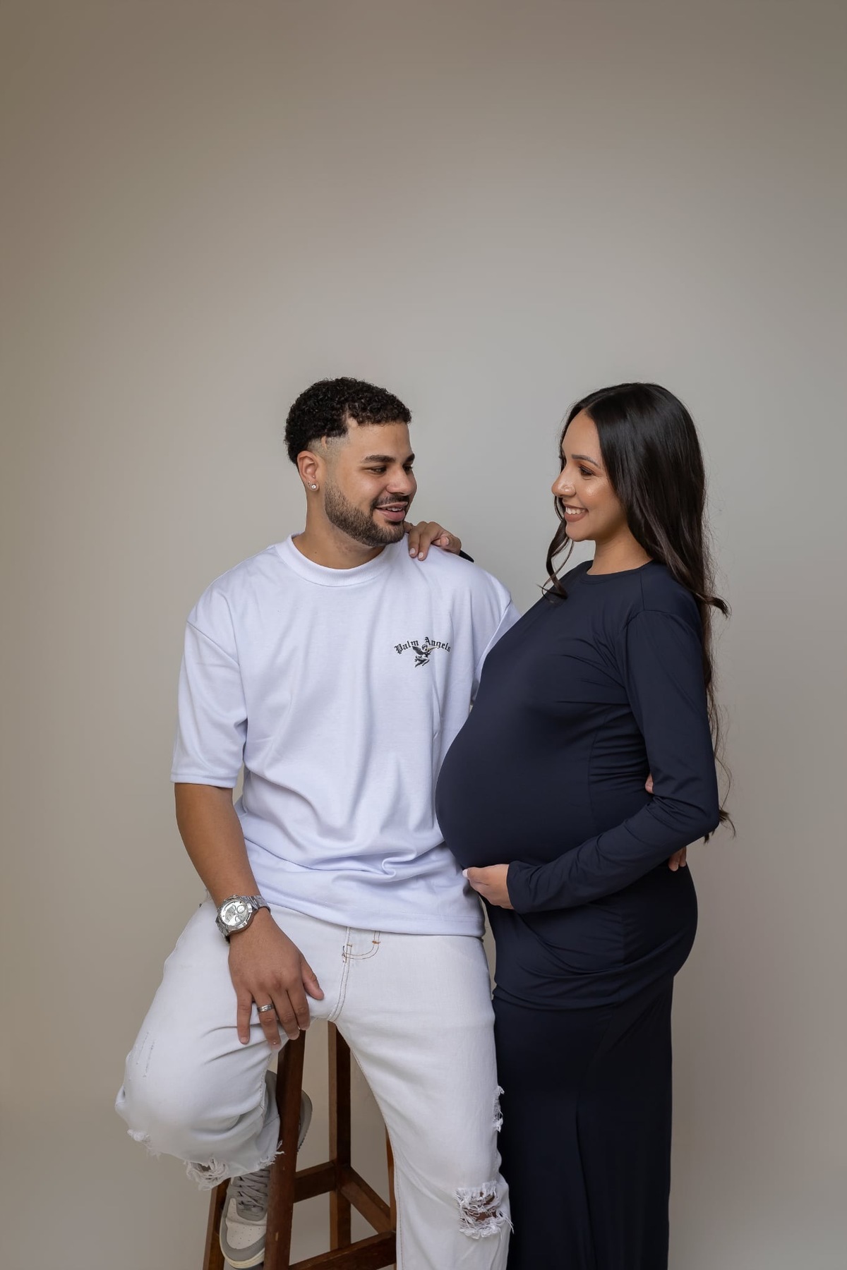 Ensaio de gestante em estúdio. Fotografo em Londrina especializado em ensaios de bebes, família e crianças. Momento registrado pela fotografa Giscellayne.