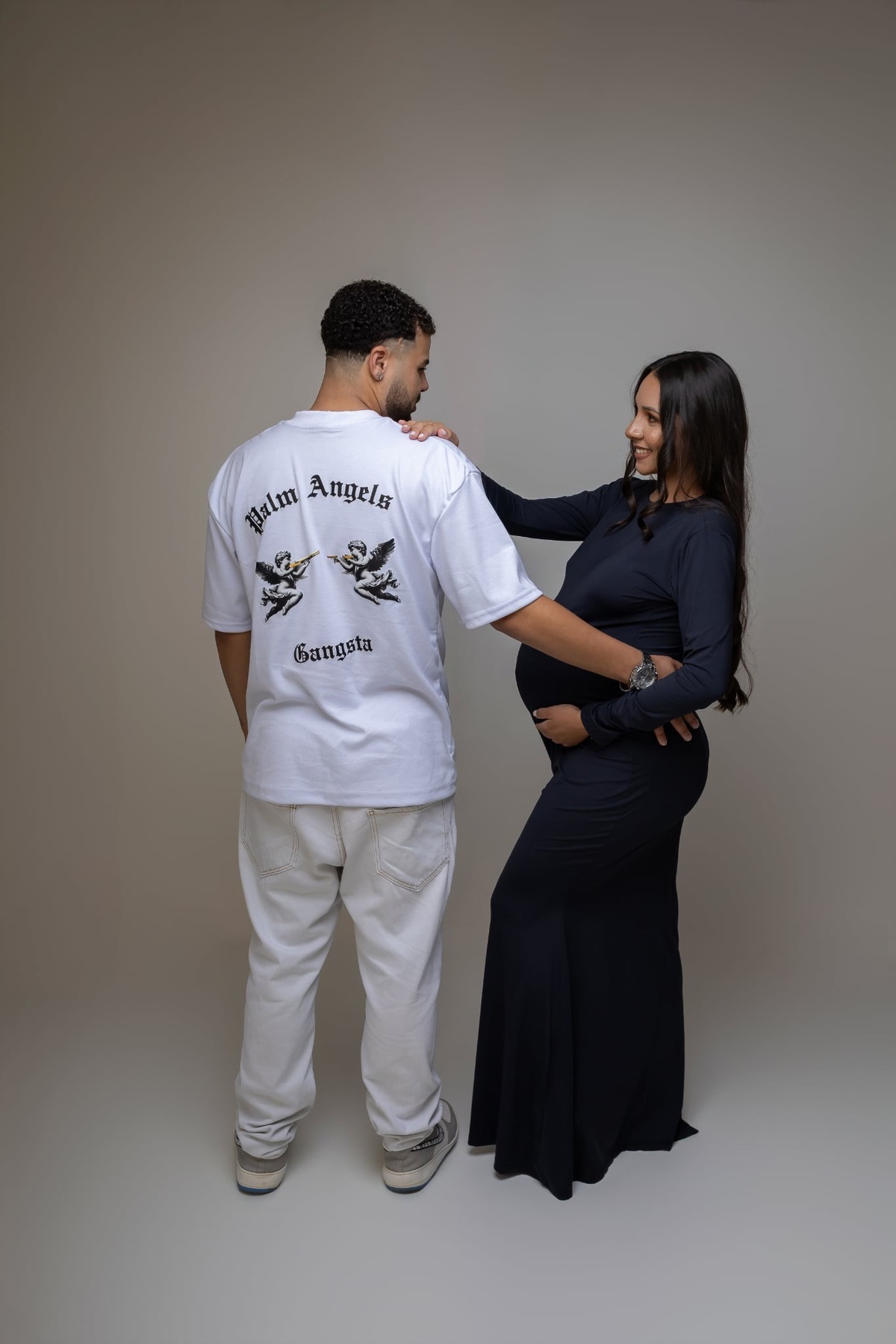 Ensaio de gestante em estúdio. Fotografo em Londrina especializado em ensaios de bebes, família e crianças. Momento registrado pela fotografa Giscellayne.