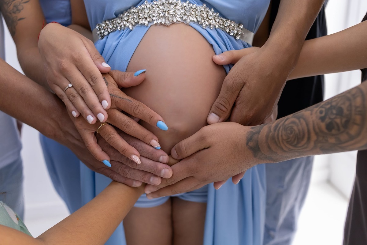 Ensaio de gestante em estúdio. Fotografo em Londrina especializado em ensaios de bebes, família e crianças. Momento registrado pela fotografa Giscellayne.