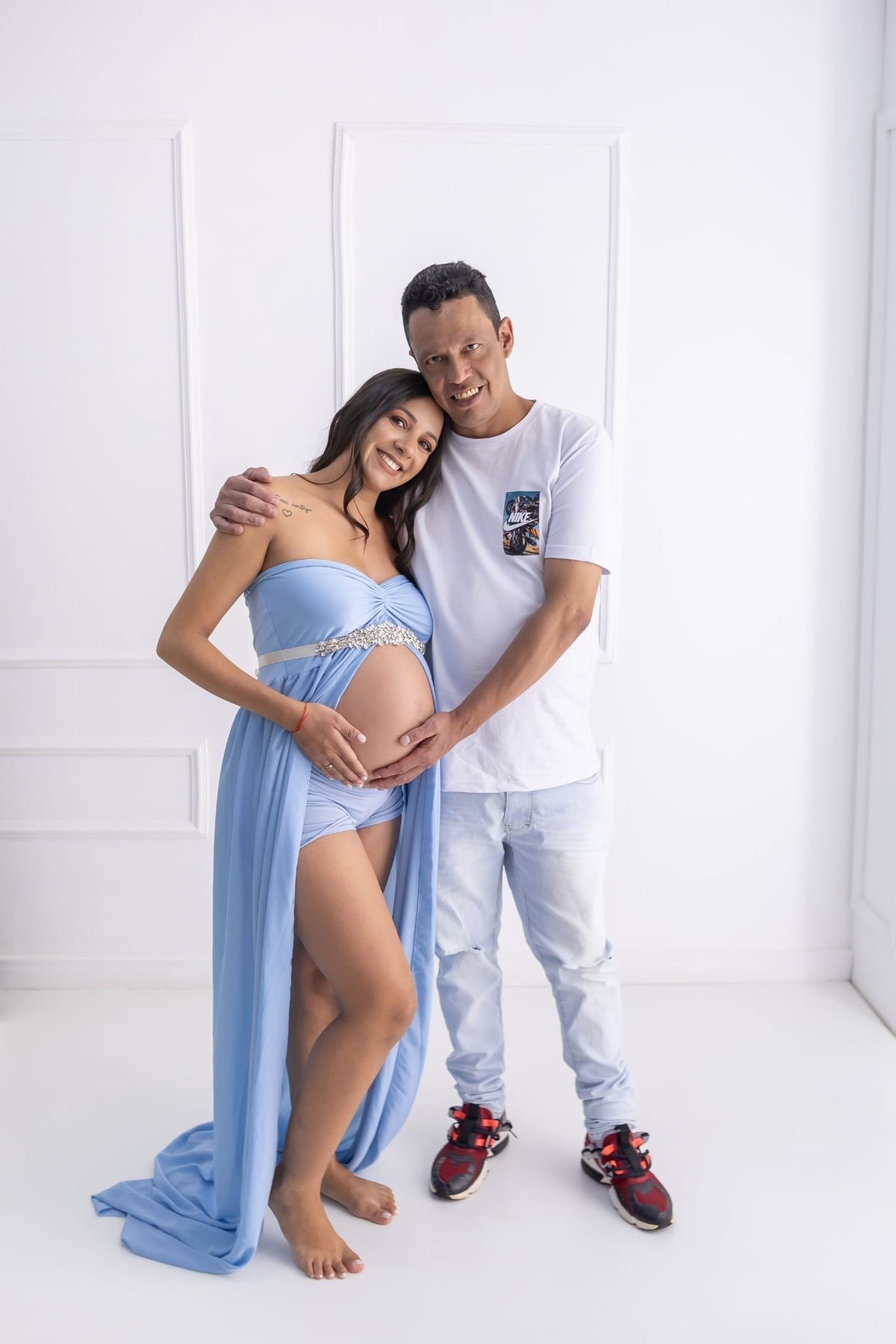 Ensaio de gestante em estúdio. Fotografo em Londrina especializado em ensaios de bebes, família e crianças. Momento registrado pela fotografa Giscellayne.