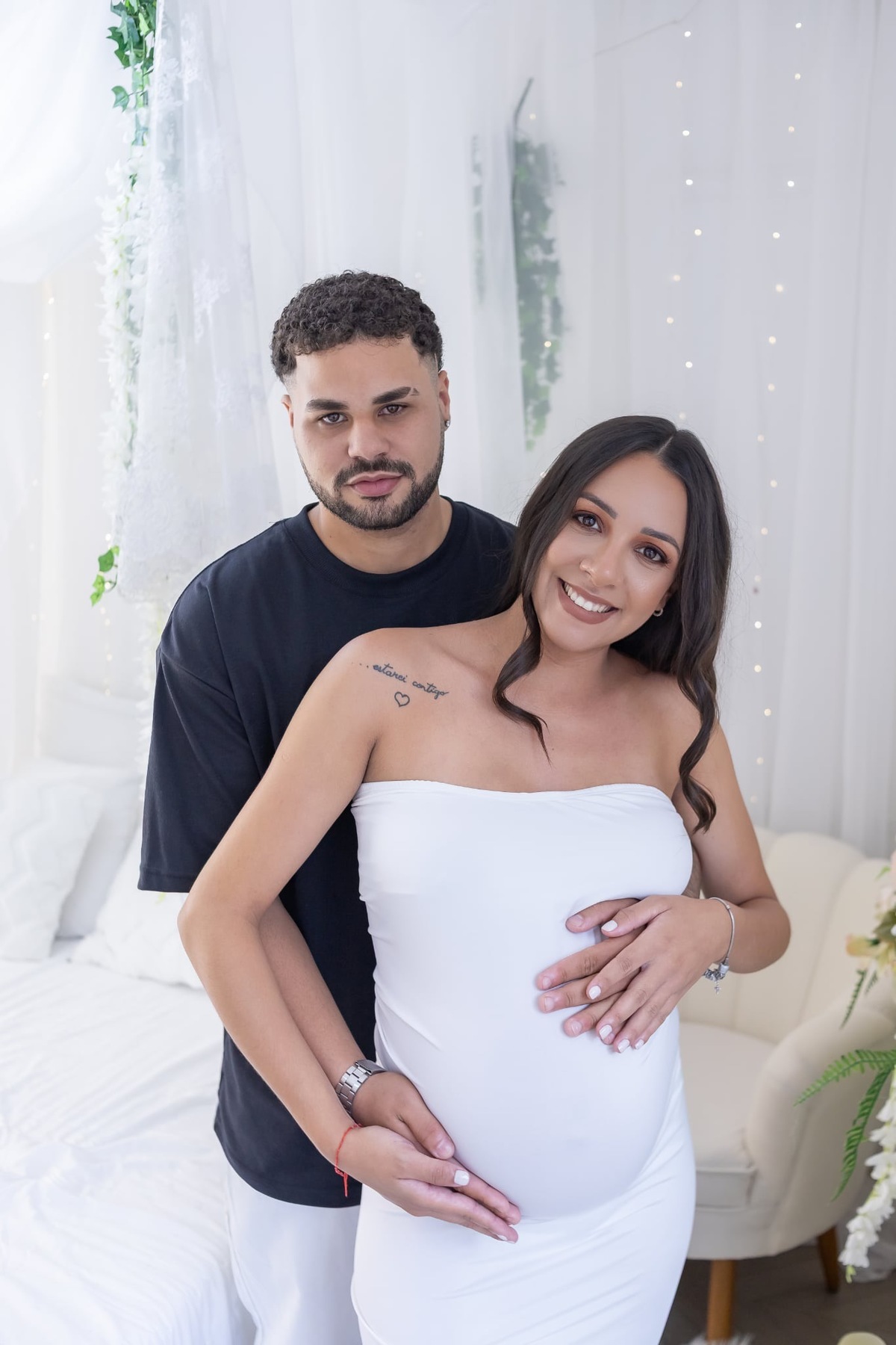 Ensaio de gestante em estúdio. Fotografo em Londrina especializado em ensaios de bebes, família e crianças. Momento registrado pela fotografa Giscellayne.