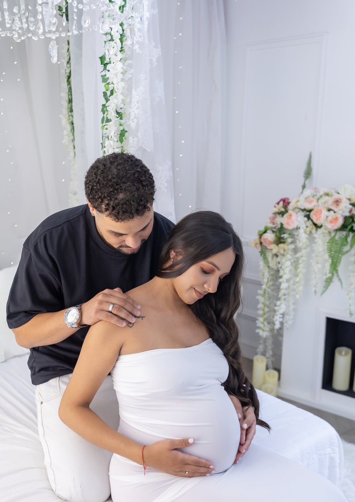 Ensaio de gestante em estúdio. Fotografo em Londrina especializado em ensaios de bebes, família e crianças. Momento registrado pela fotografa Giscellayne.