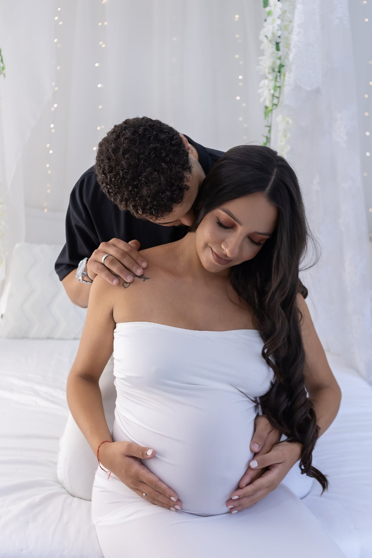 Ensaio de gestante em estúdio. Fotografo em Londrina especializado em ensaios de bebes, família e crianças. Momento registrado pela fotografa Giscellayne.