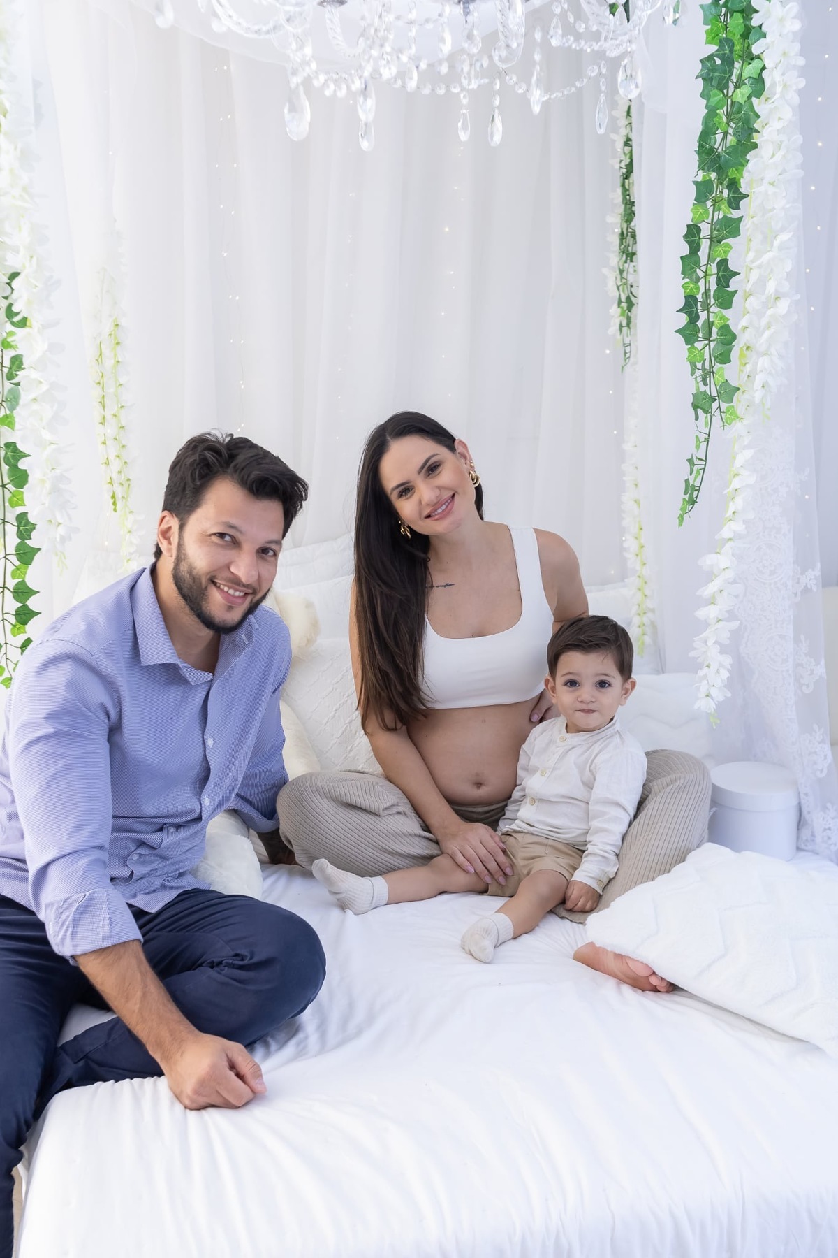 Ensaio de anunciação em estúdio. Fotografo em Londrina especializado em ensaios de bebes, família e crianças. Momento registrado pela fotografa Giscellayne.