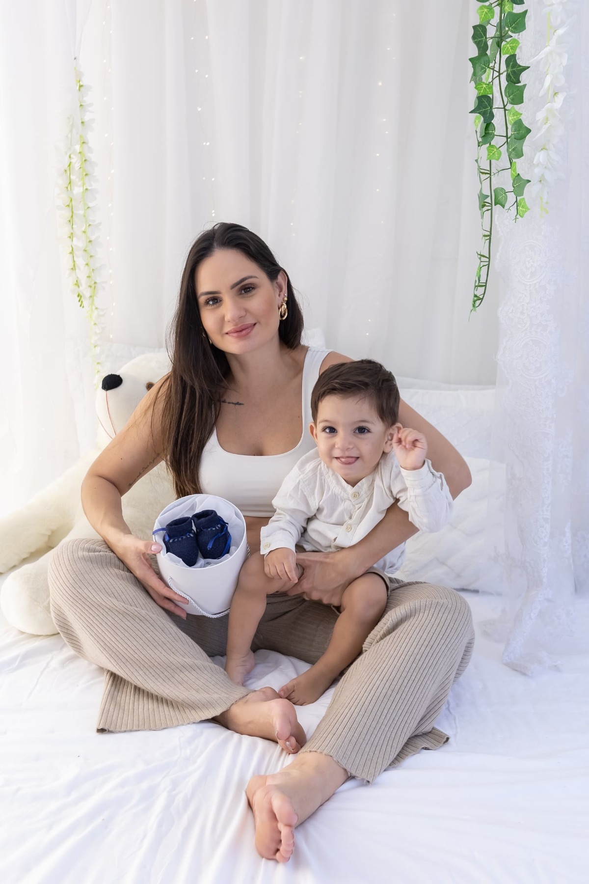 Ensaio de anunciação em estúdio. Fotografo em Londrina especializado em ensaios de bebes, família e crianças. Momento registrado pela fotografa Giscellayne.