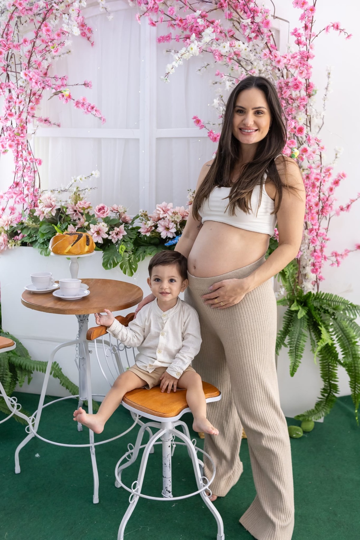 Ensaio de anunciação em estúdio. Fotografo em Londrina especializado em ensaios de bebes, família e crianças. Momento registrado pela fotografa Giscellayne.