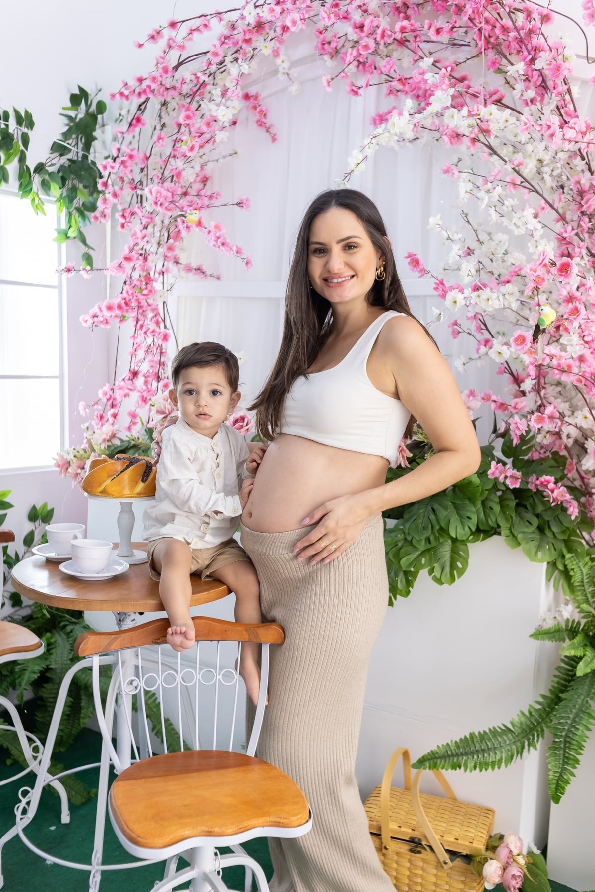 Ensaio de anunciação em estúdio. Fotografo em Londrina especializado em ensaios de bebes, família e crianças. Momento registrado pela fotografa Giscellayne.