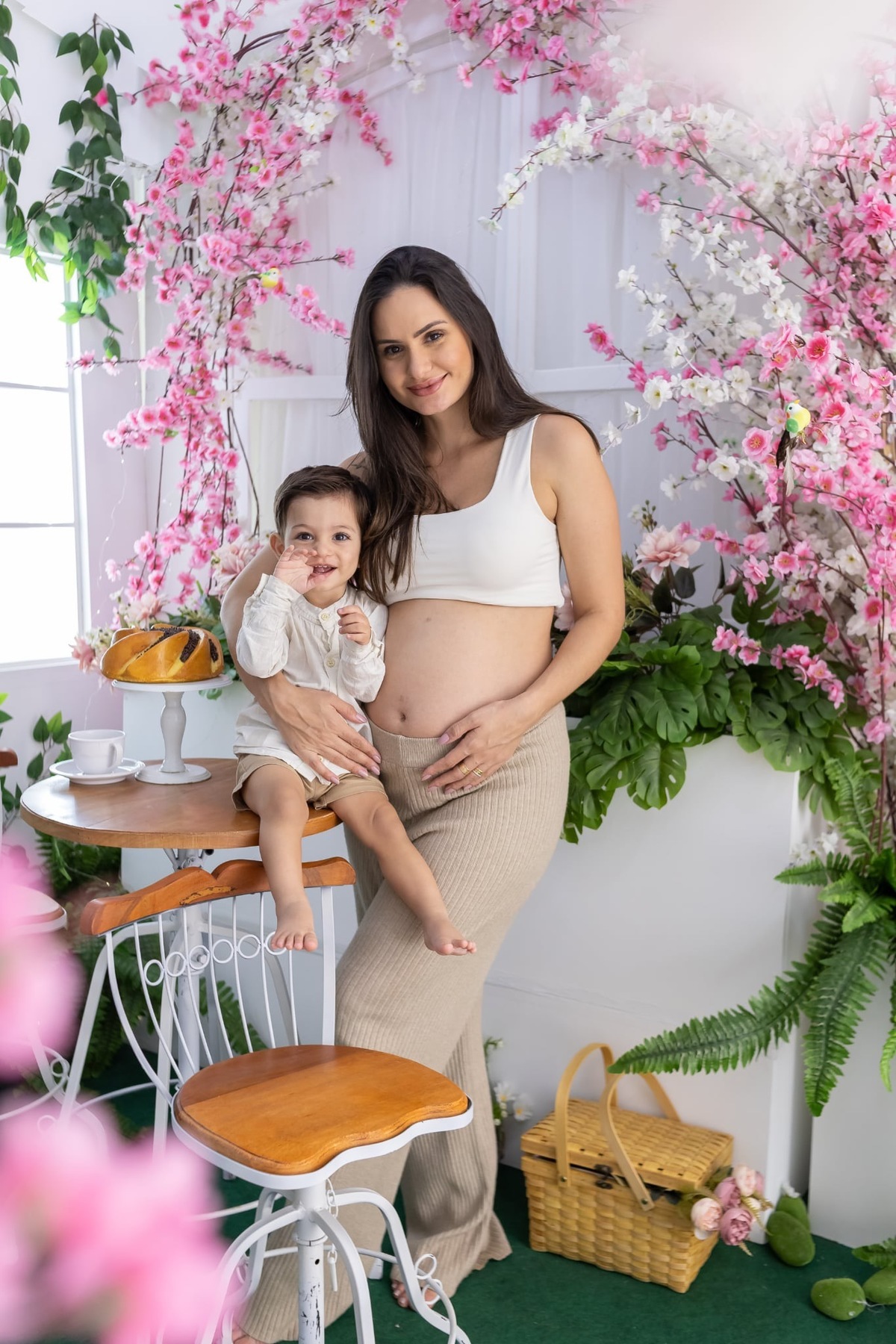 Ensaio de anunciação em estúdio. Fotografo em Londrina especializado em ensaios de bebes, família e crianças. Momento registrado pela fotografa Giscellayne.