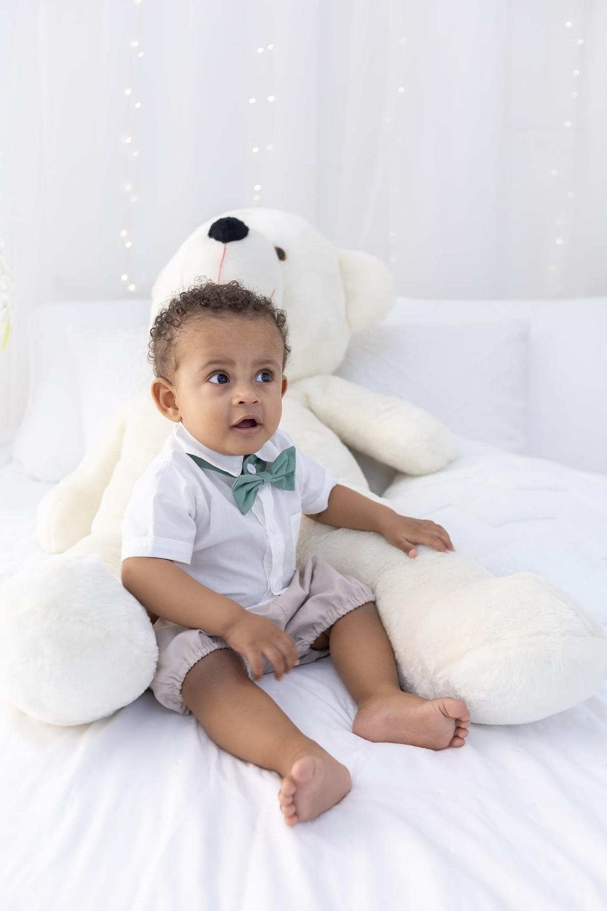 Ensaio de smash the cake em estúdio. Fotografo em Londrina especializado em ensaios de bebes, família e crianças. Momento registrado pela fotografa Giscellayne.