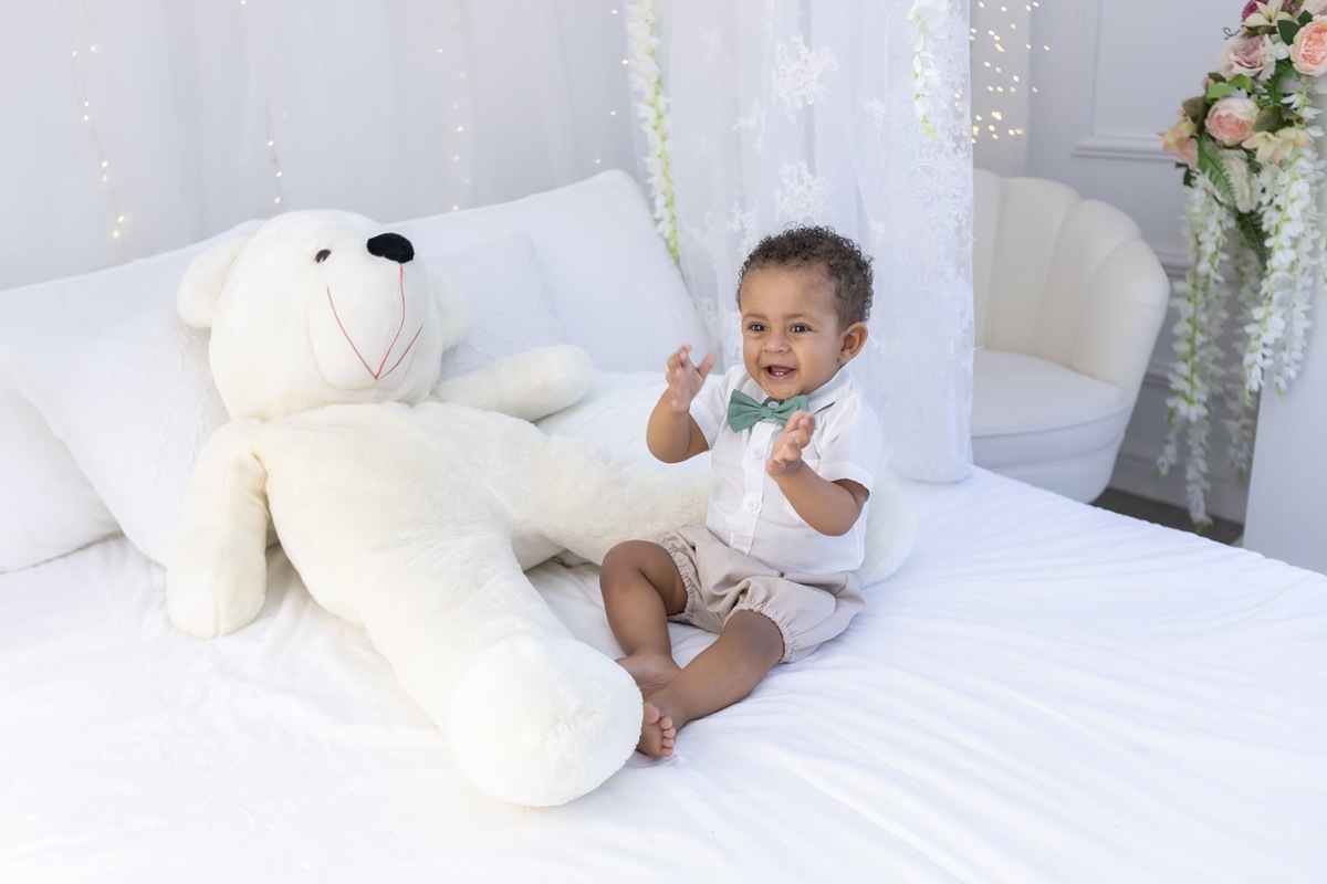 Ensaio de smash the cake em estúdio. Fotografo em Londrina especializado em ensaios de bebes, família e crianças. Momento registrado pela fotografa Giscellayne.