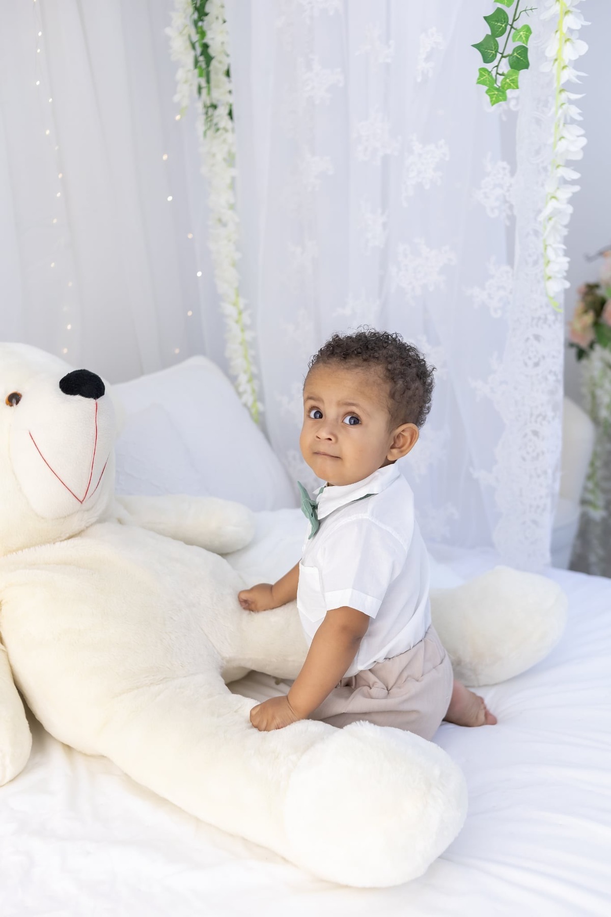 Ensaio de smash the cake em estúdio. Fotografo em Londrina especializado em ensaios de bebes, família e crianças. Momento registrado pela fotografa Giscellayne.