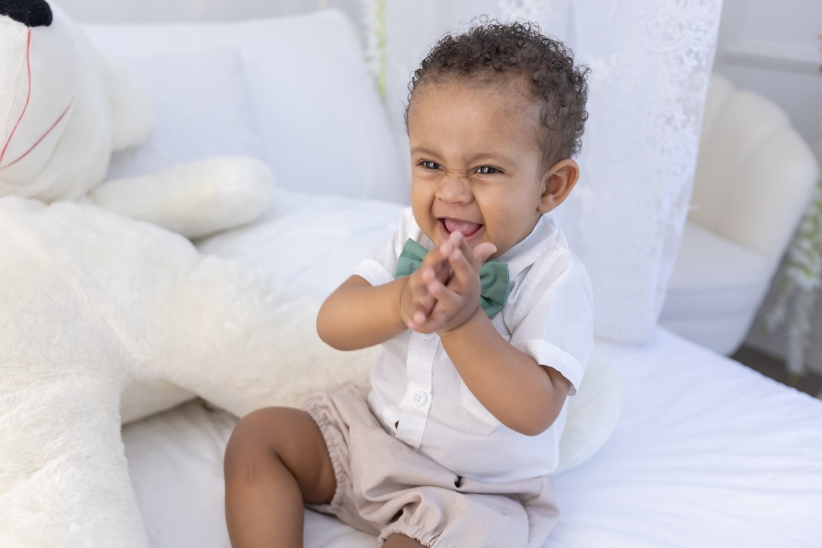 Ensaio de smash the cake em estúdio. Fotografo em Londrina especializado em ensaios de bebes, família e crianças. Momento registrado pela fotografa Giscellayne.