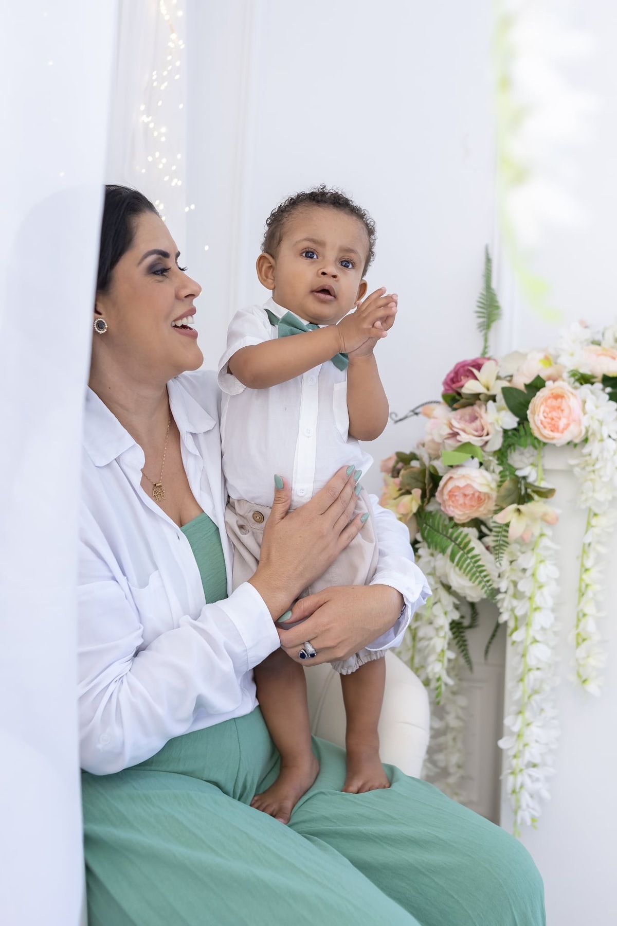 Ensaio de smash the cake em estúdio. Fotografo em Londrina especializado em ensaios de bebes, família e crianças. Momento registrado pela fotografa Giscellayne.