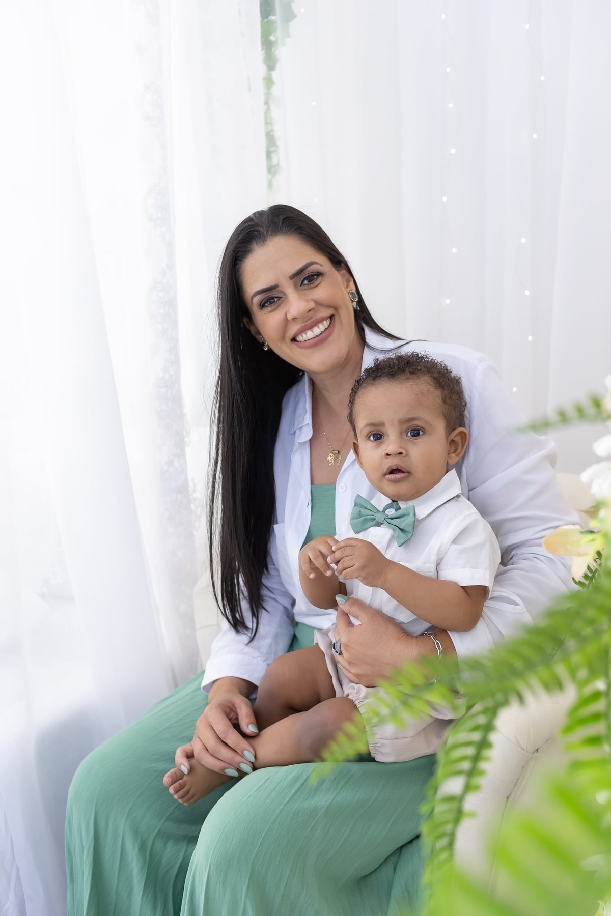 Ensaio de smash the cake em estúdio. Fotografo em Londrina especializado em ensaios de bebes, família e crianças. Momento registrado pela fotografa Giscellayne.