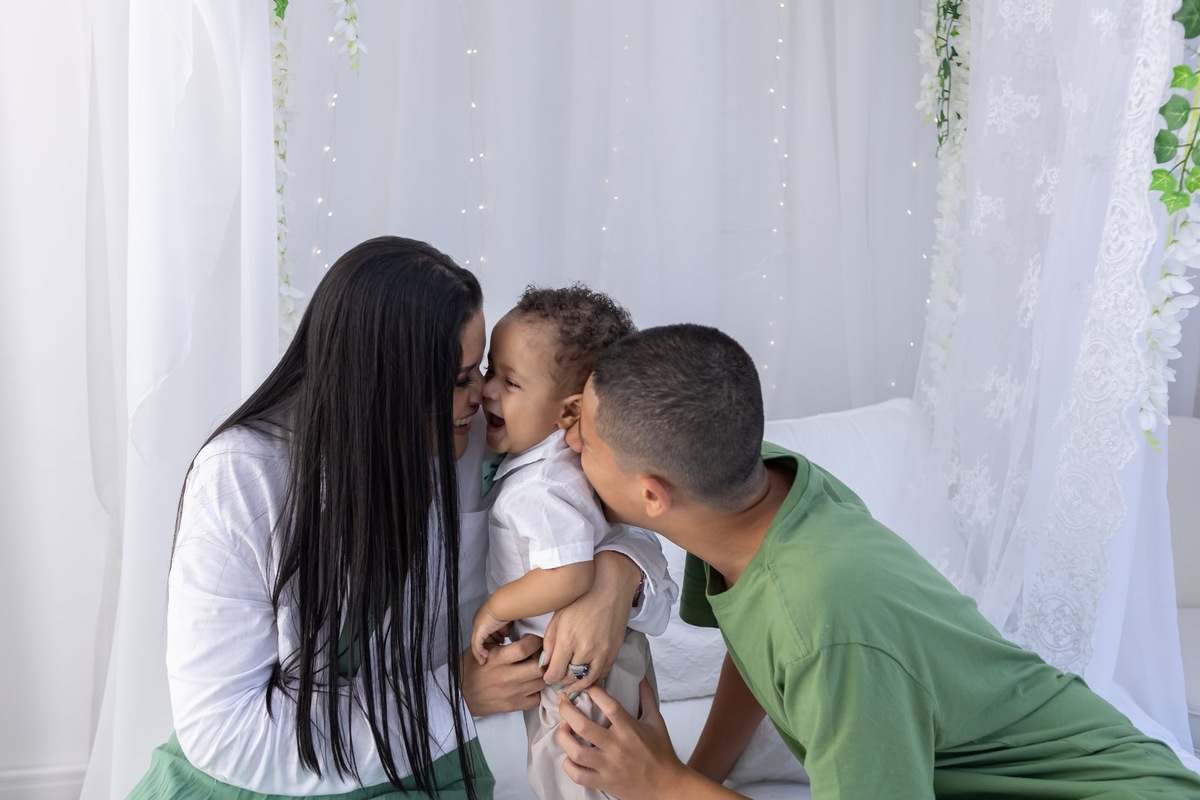 Ensaio de smash the cake em estúdio. Fotografo em Londrina especializado em ensaios de bebes, família e crianças. Momento registrado pela fotografa Giscellayne.