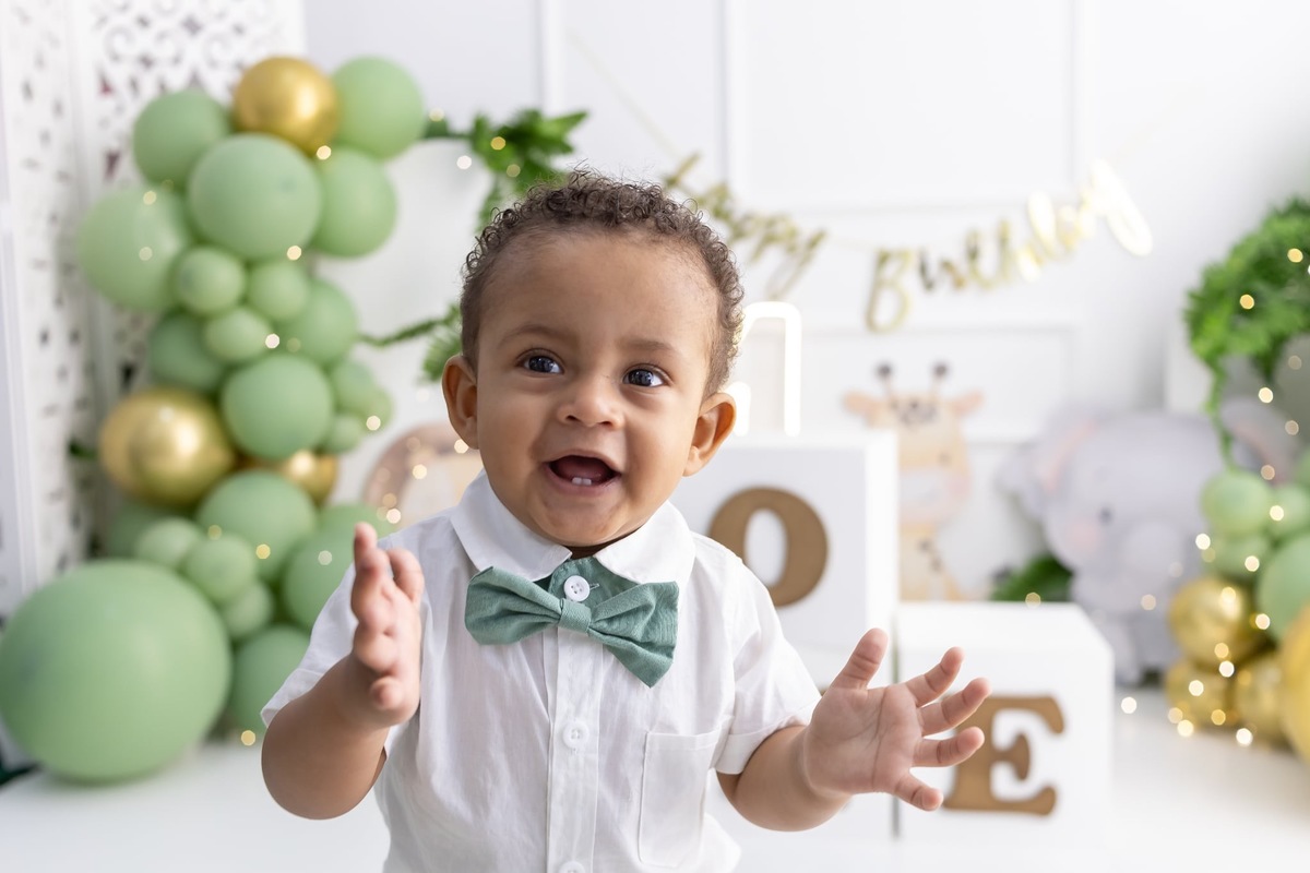 Ensaio de smash the cake em estúdio. Fotografo em Londrina especializado em ensaios de bebes, família e crianças. Momento registrado pela fotografa Giscellayne.