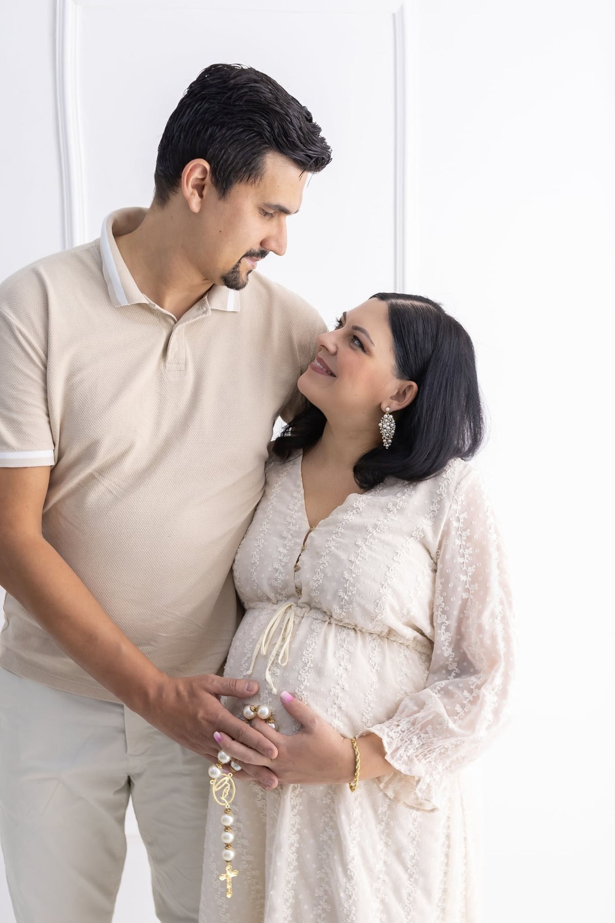 Ensaio de gestante em estúdio. Fotografo em Londrina especializado em ensaios de bebes, família e crianças. Momento registrado pela fotografa Giscellayne.