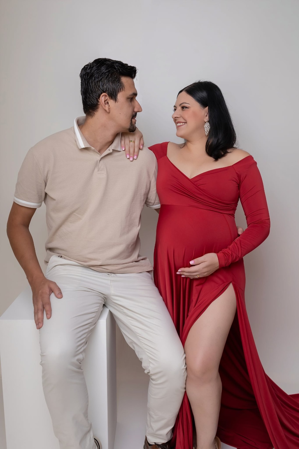 Ensaio de gestante em estúdio. Fotografo em Londrina especializado em ensaios de bebes, família e crianças. Momento registrado pela fotografa Giscellayne.