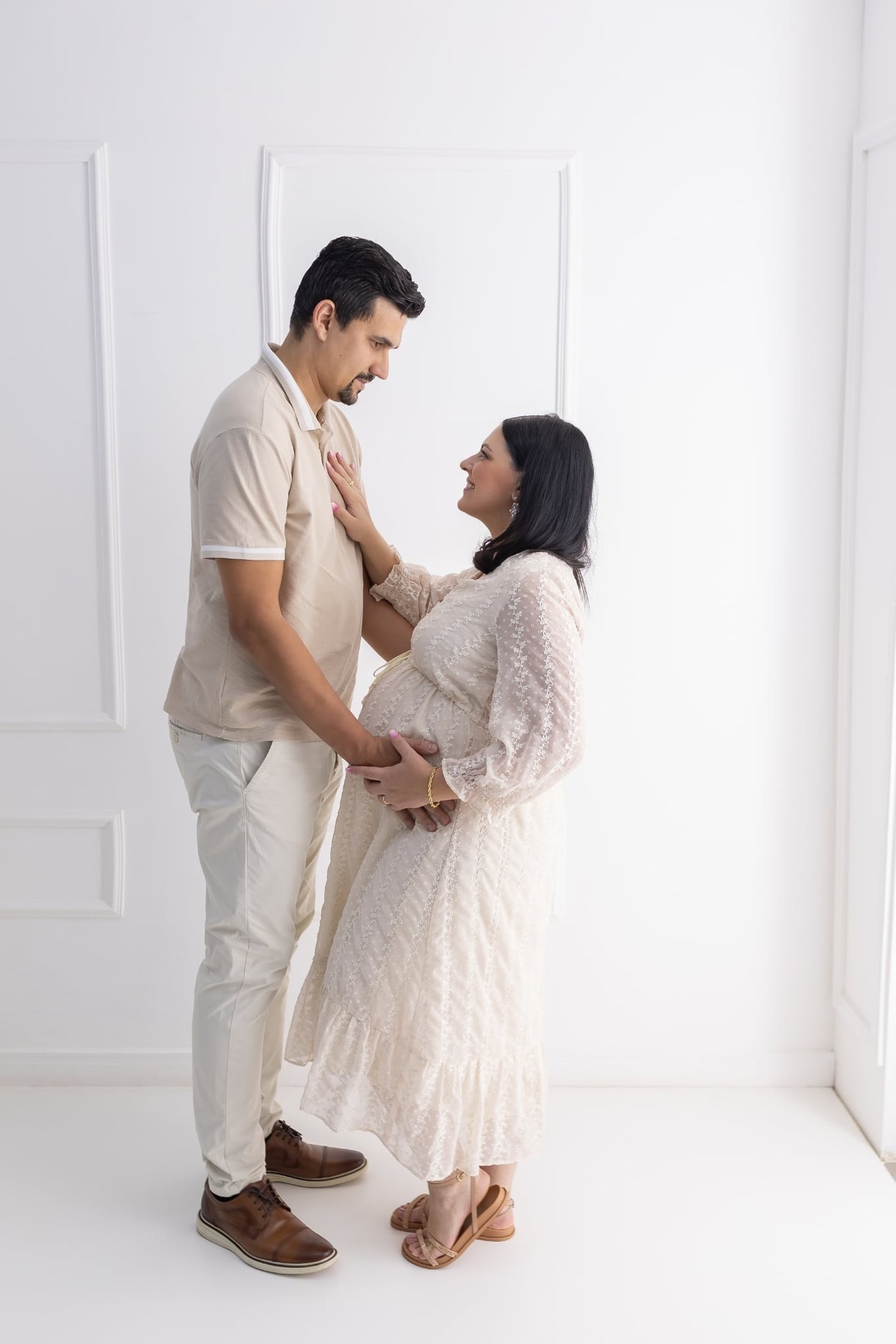 Ensaio de gestante em estúdio. Fotografo em Londrina especializado em ensaios de bebes, família e crianças. Momento registrado pela fotografa Giscellayne.