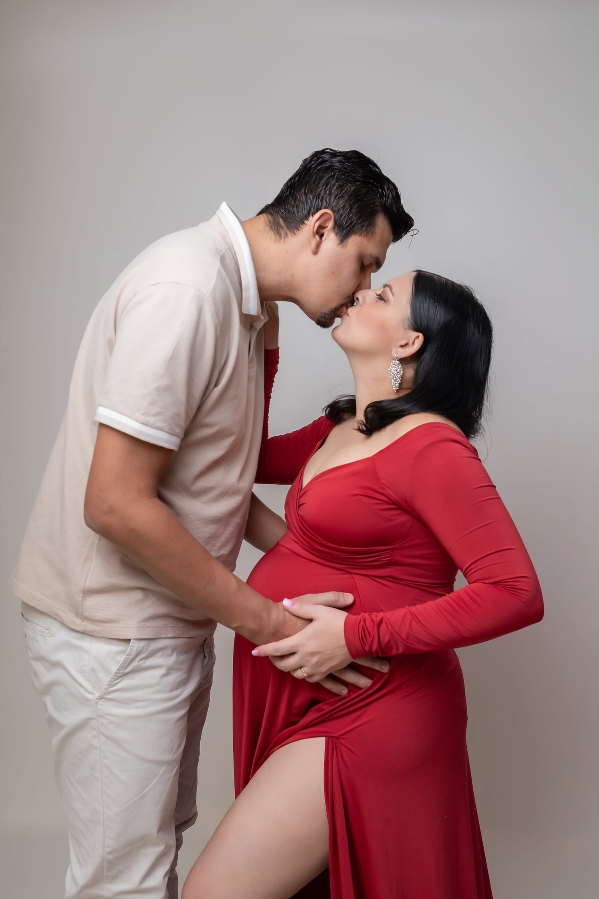 Ensaio de gestante em estúdio. Fotografo em Londrina especializado em ensaios de bebes, família e crianças. Momento registrado pela fotografa Giscellayne.