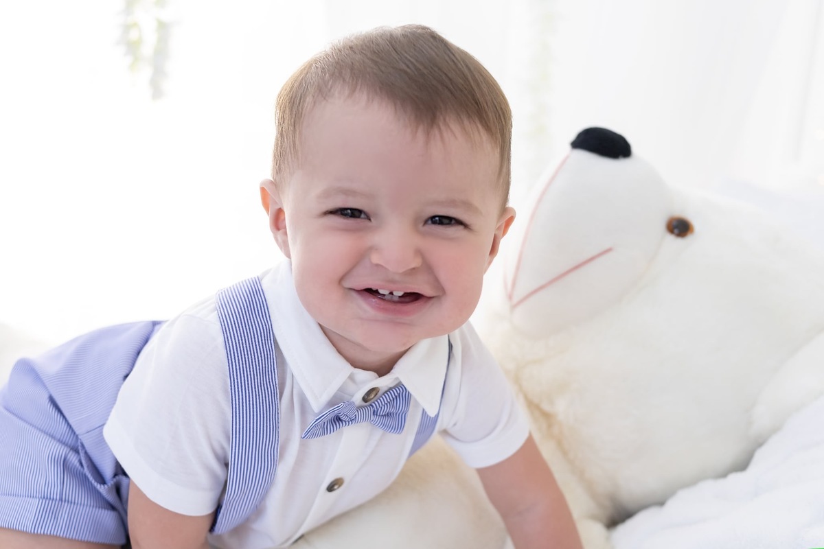 Ensaio de smash the cake em estúdio. Fotografo em Londrina especializado em ensaios de bebes, família e crianças. Momento registrado pela fotografa Giscellayne.