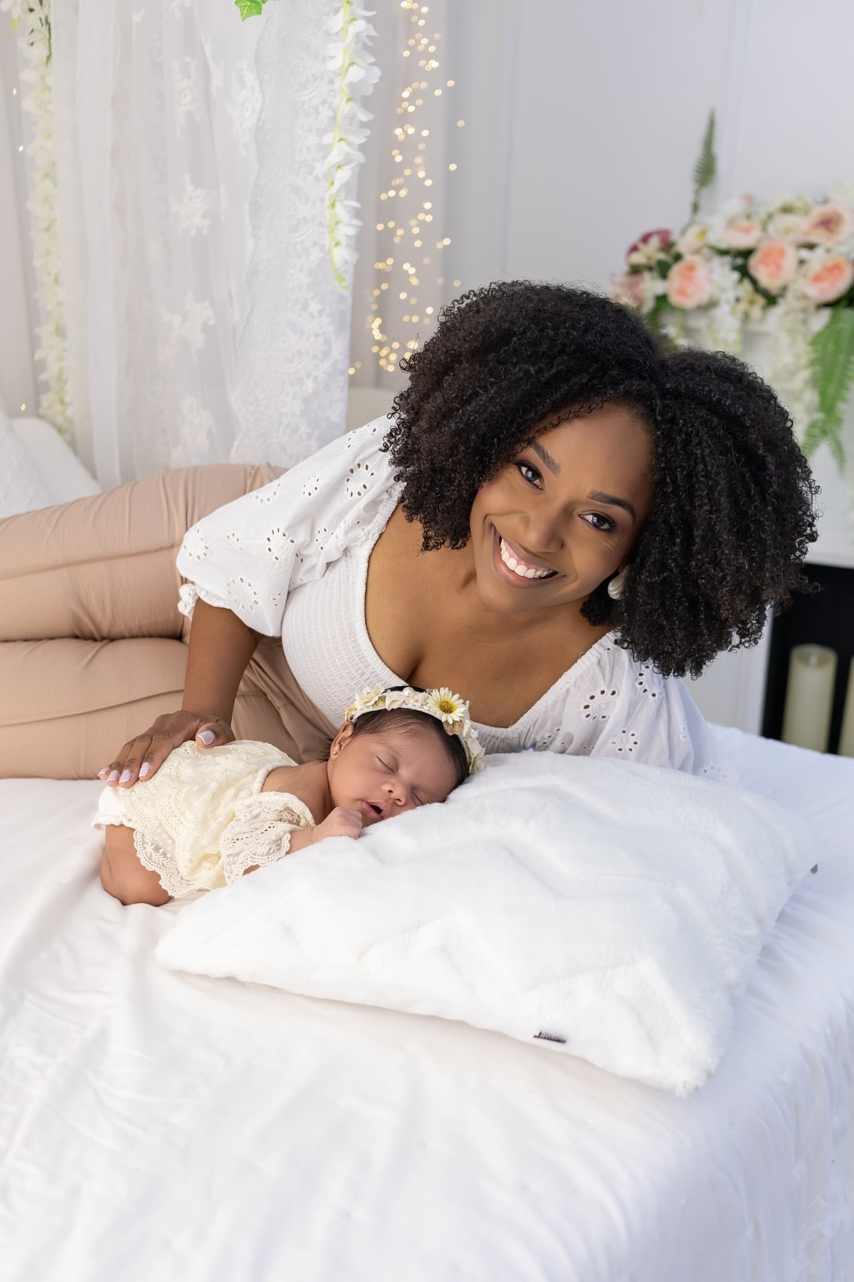 Ensaio de Newborn em estúdio. Fotografo em Londrina especializado em ensaios de bebes, família e crianças. Momento registrado pela fotografa Giscellayne.